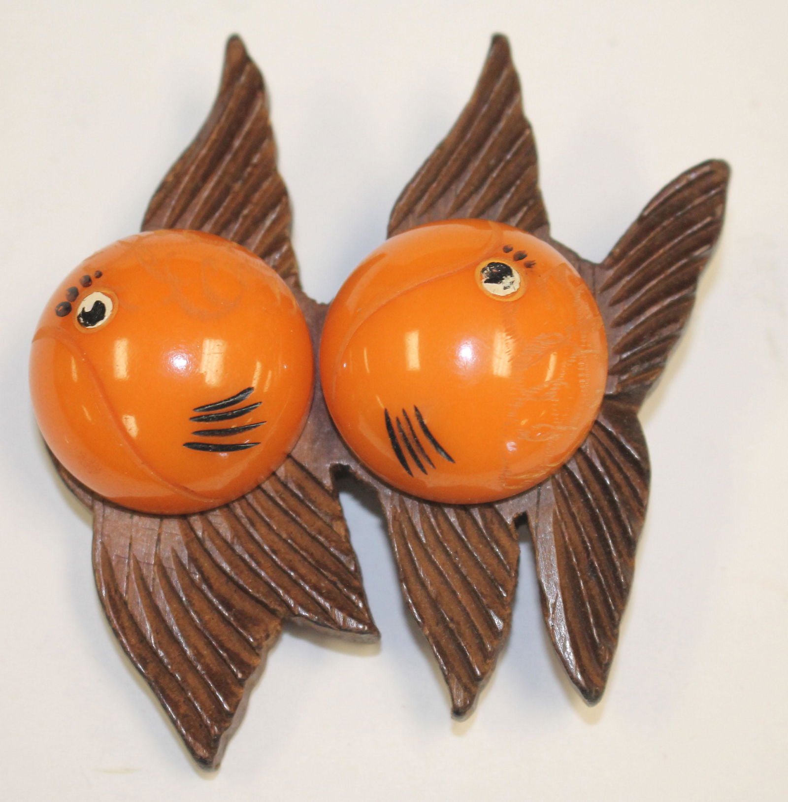 Vintage Bakelite & wood Goldfish form pin - 2 1/2" x 2 (1 of 2)