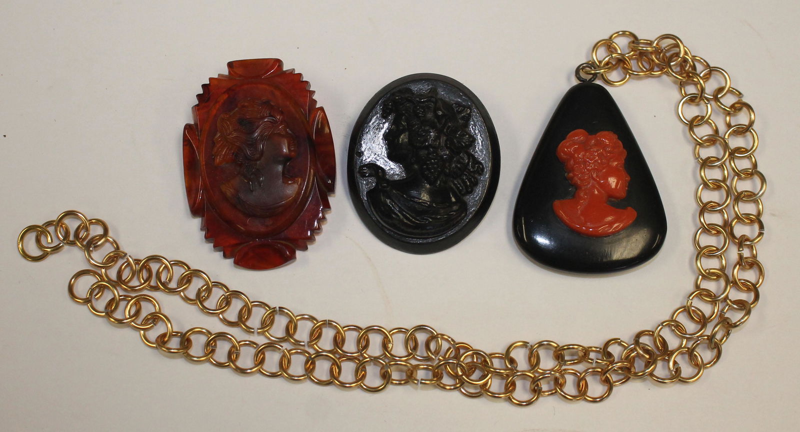 lot of 3 vintage Bakelite cameo form pins/pendants - (1 of 6)