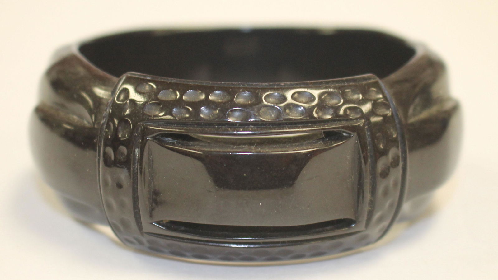 Vintage Bakelite ebony bangle bracelet w carved belt (1 of 3)