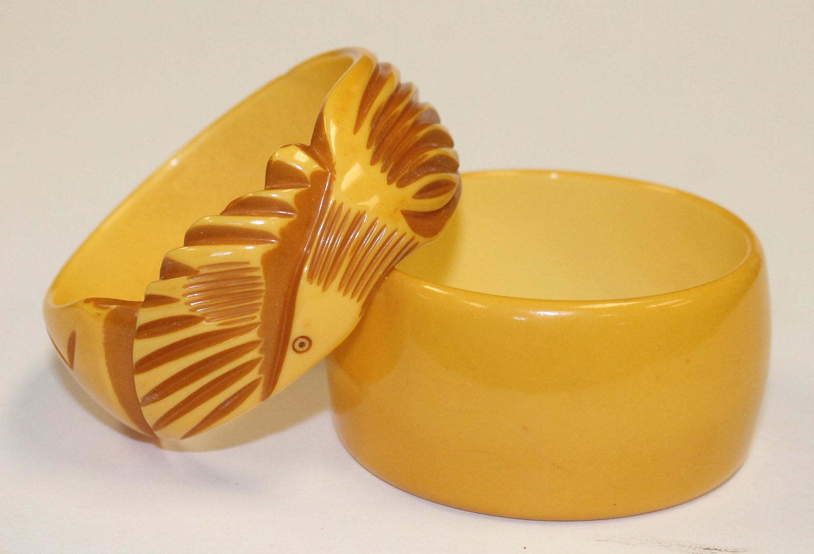 2 Vintage Bakelite butterscotch bangle bracelets - 1 w (1 of 5)