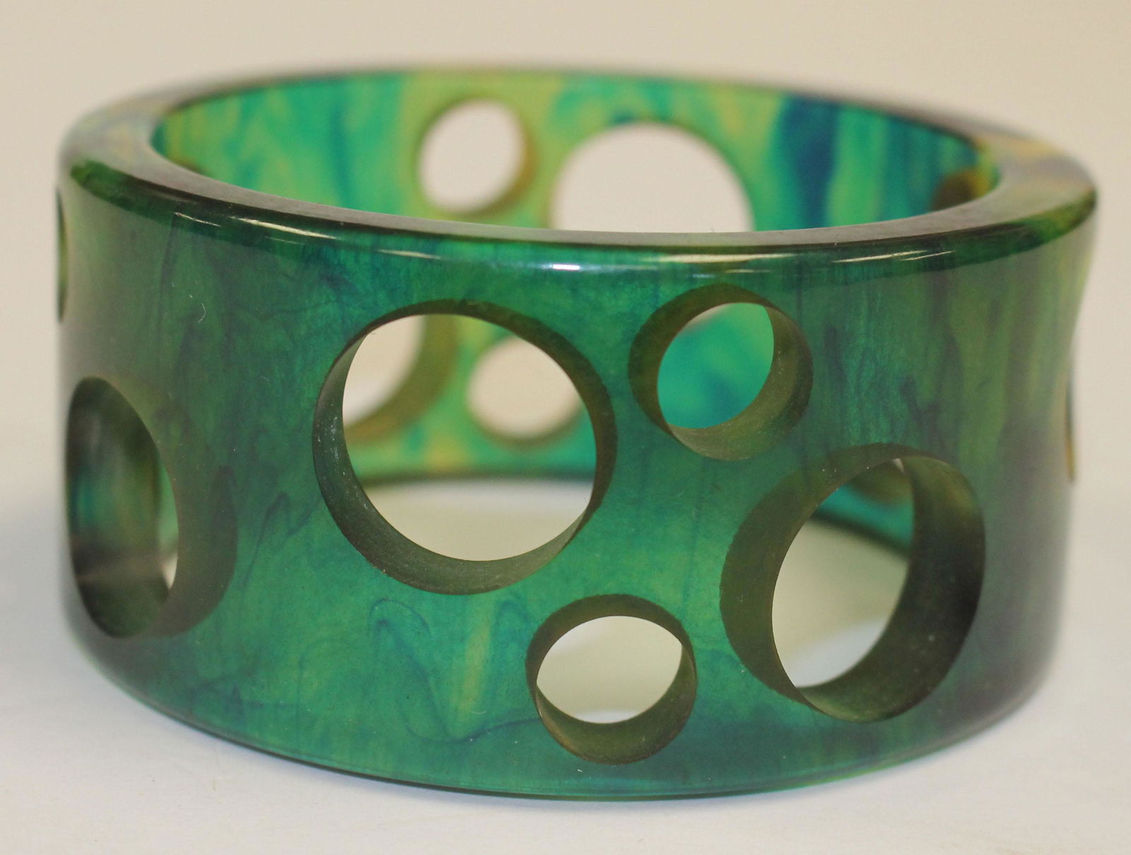 Vintage Bakelite green marbled bangle bracelet w (1 of 2)