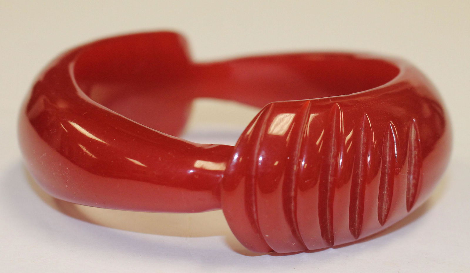 Vintage Bakelite carved red bangle bracelet - 3 1/4" (1 of 2)