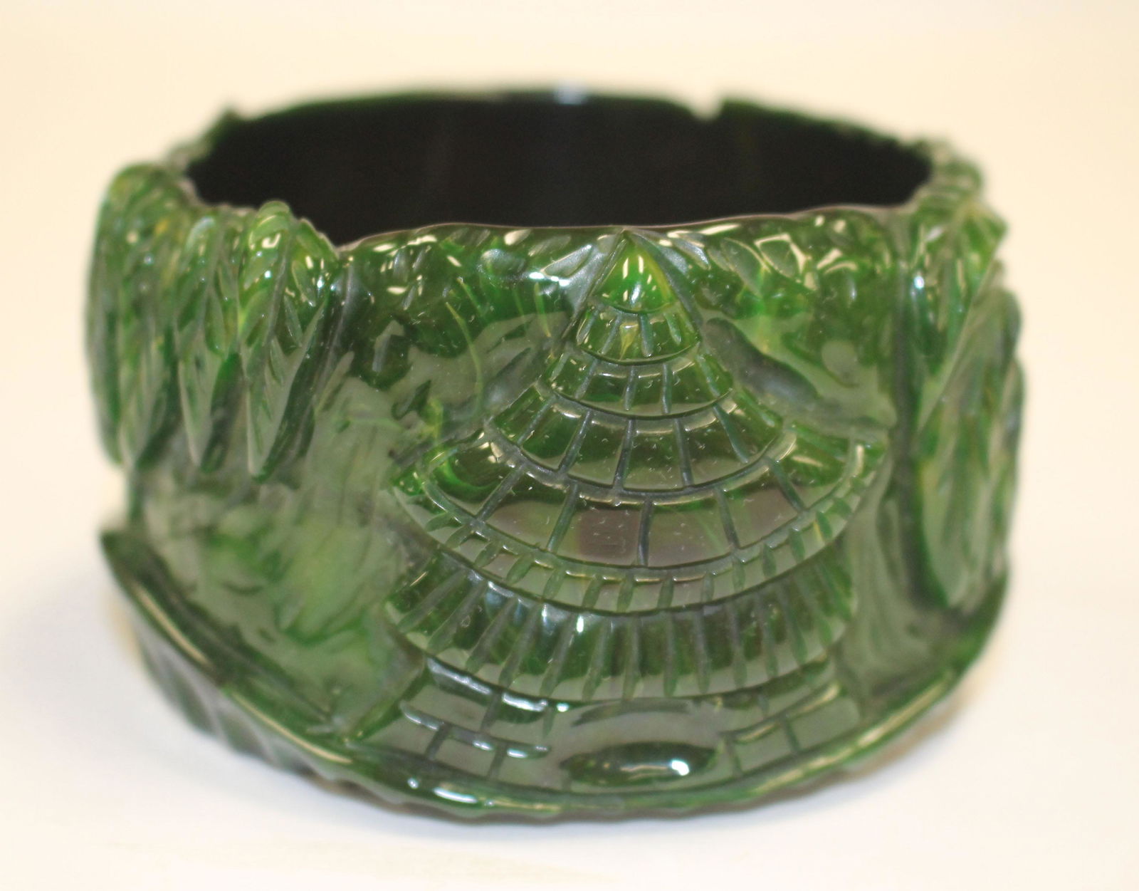 Vintage Bakelite green marble bangle bracelet w carved (1 of 3)