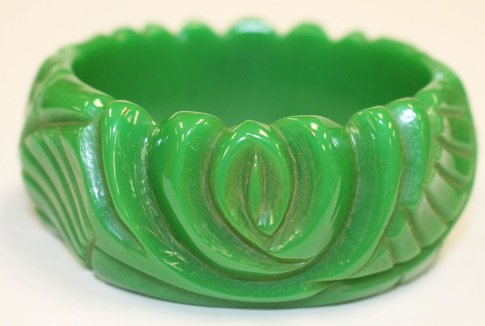 Vintage Bakelite lime green carved bangle bracelet - 3 (1 of 1)