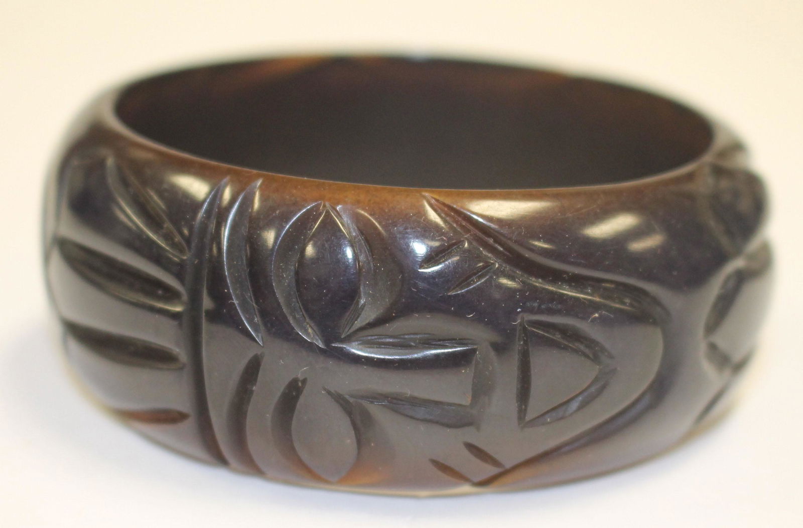 Vintage Bakelite ebony/brown bangle bracelet w carved (1 of 3)