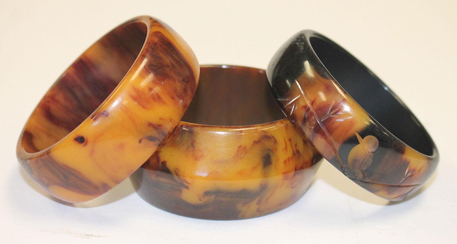 3 Vintage Bakelite tortoiseshell bangle bracelets incl (1 of 4)
