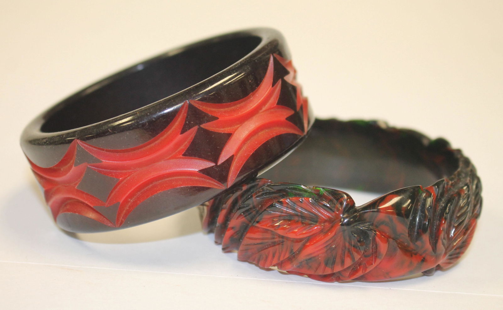 2 Vintage Bakelite bangle bracelets in ebony & red (1 of 3)