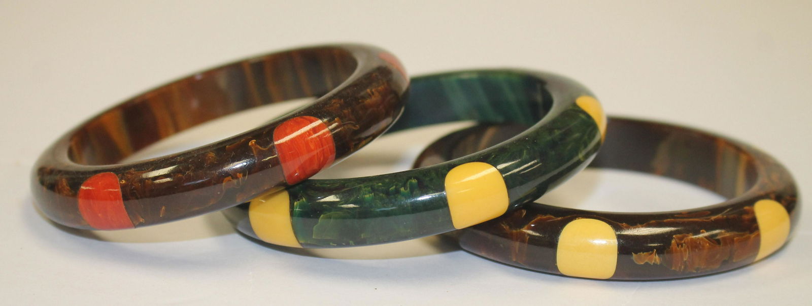 3 Vintage Bakelite bangle bracelets w laminated yellow (1 of 4)