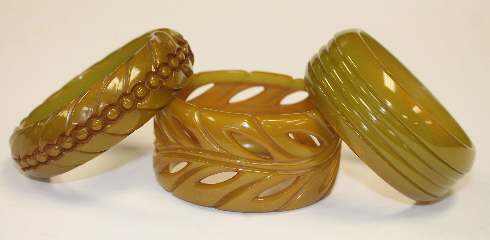 3 Vintage Bakelite olive green carved & ribbed bangle (1 of 4)