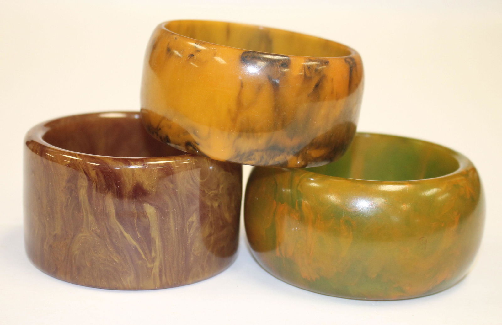 3 Vintage Bakelite marbled lg bangle bracelets - 2 3/4" (1 of 4)