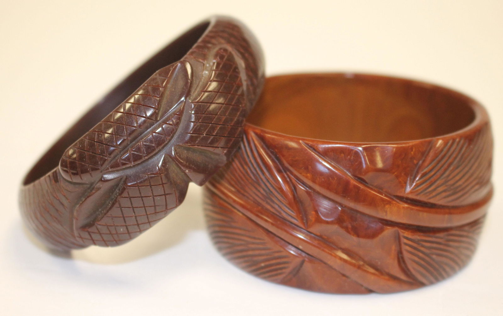 2 Vintage Bakelite carved brown bangle bracelets - 2 (1 of 3)