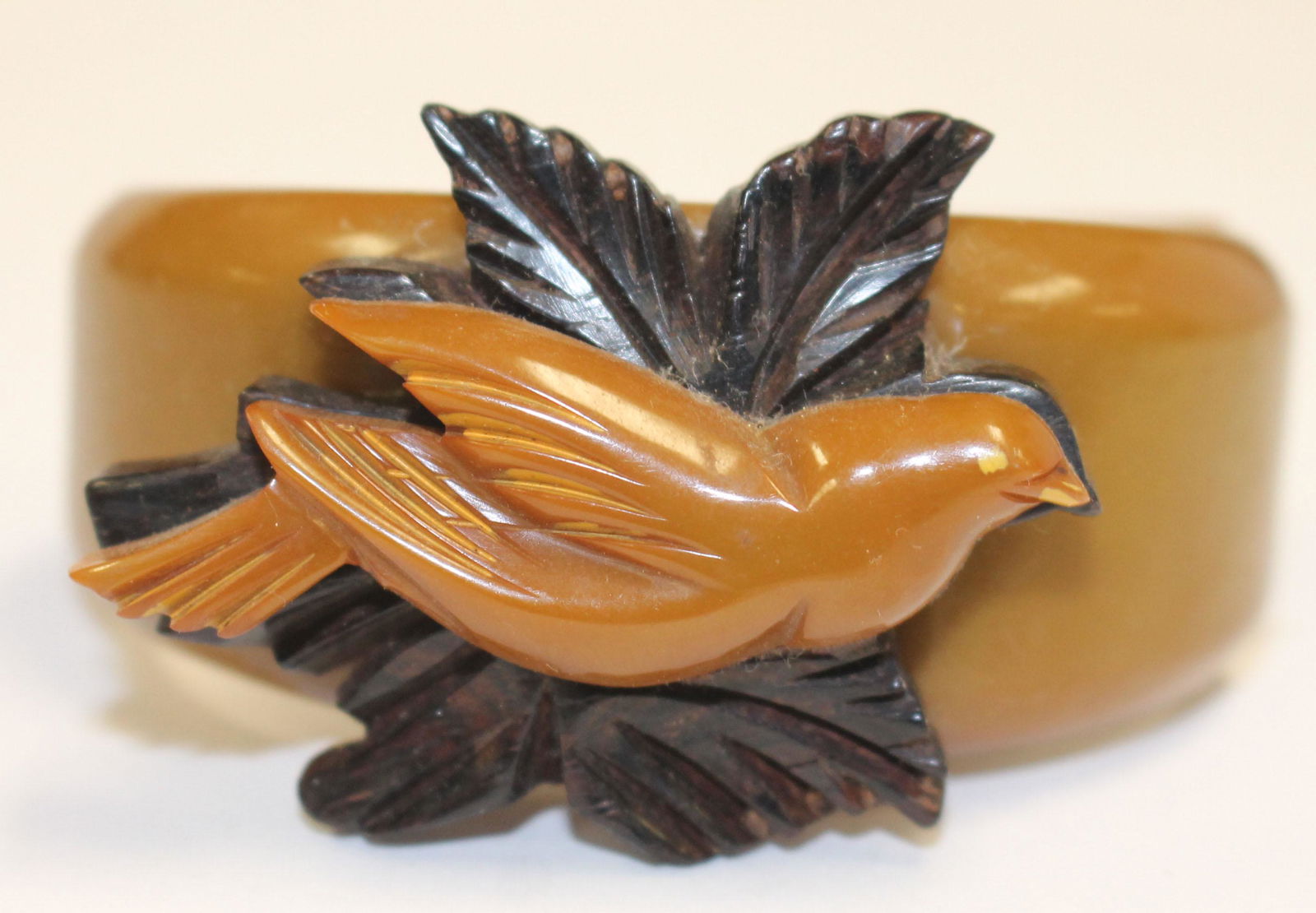 Vintage Bakelite hinged bangle bracelet in olive green (1 of 3)