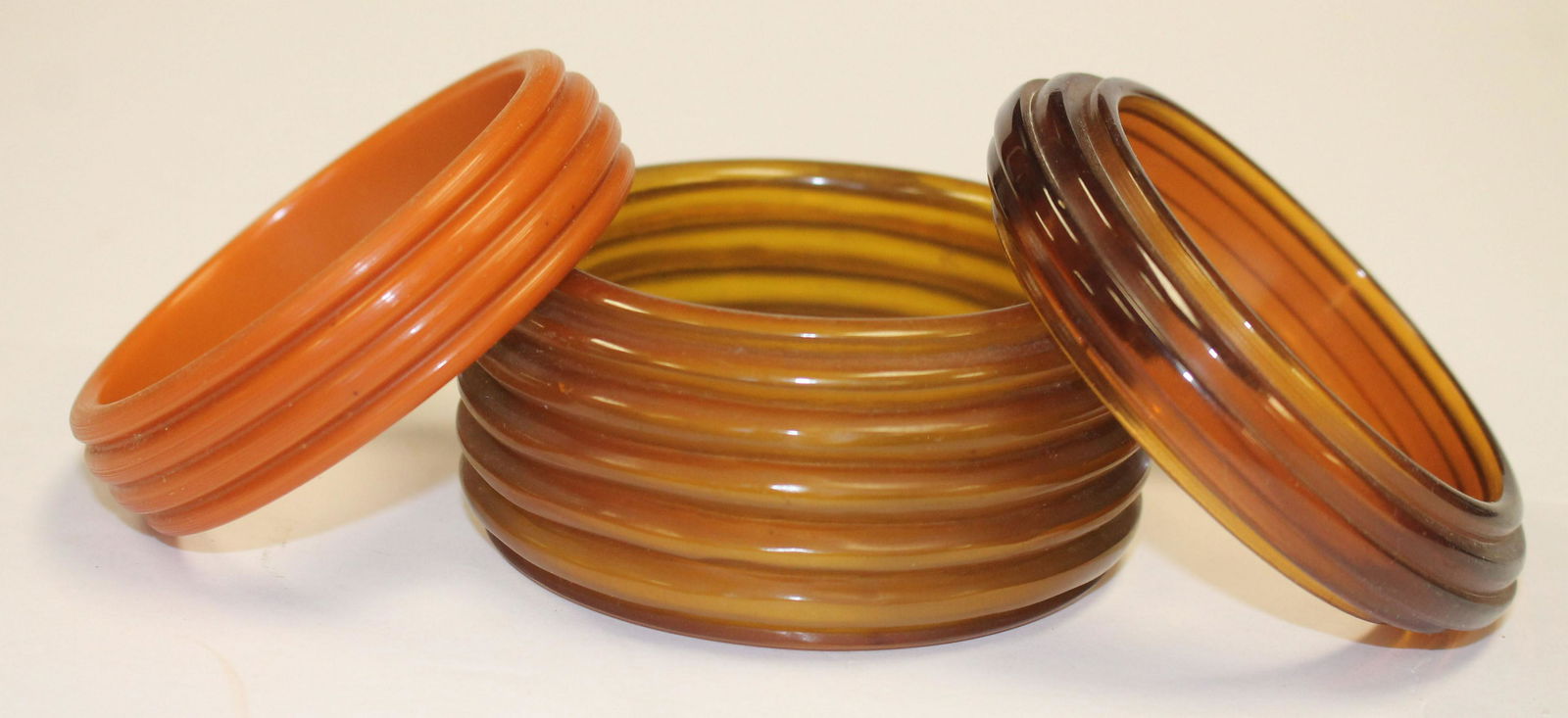 3 Vintage Bakelite bangle bracelets in ribbed dec - (1 of 4)