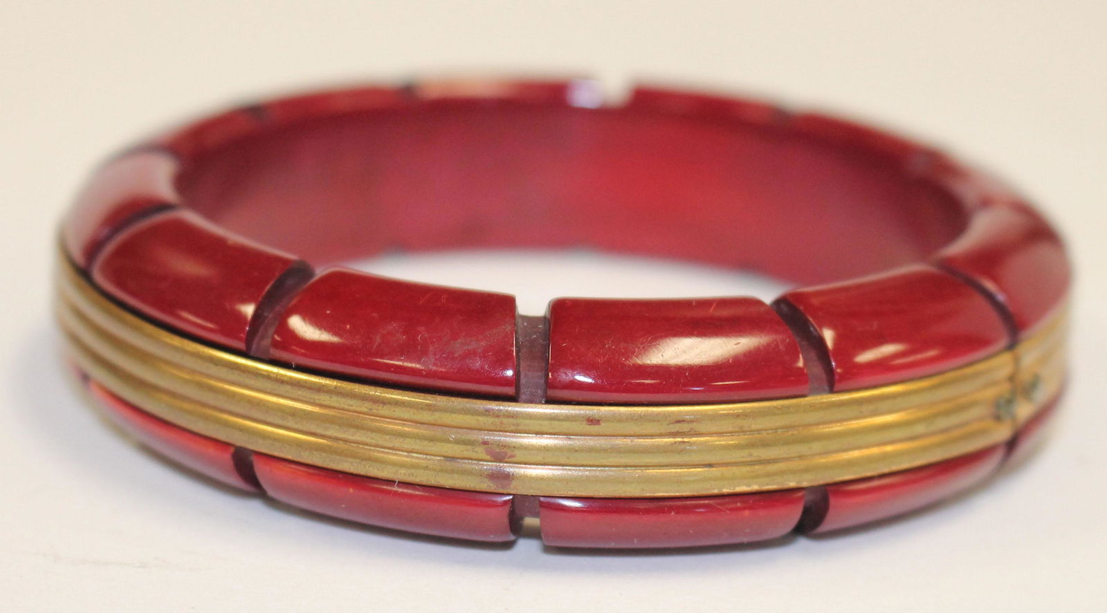 Vintage Bakelite red bangle bracelet w applied brass (1 of 3)