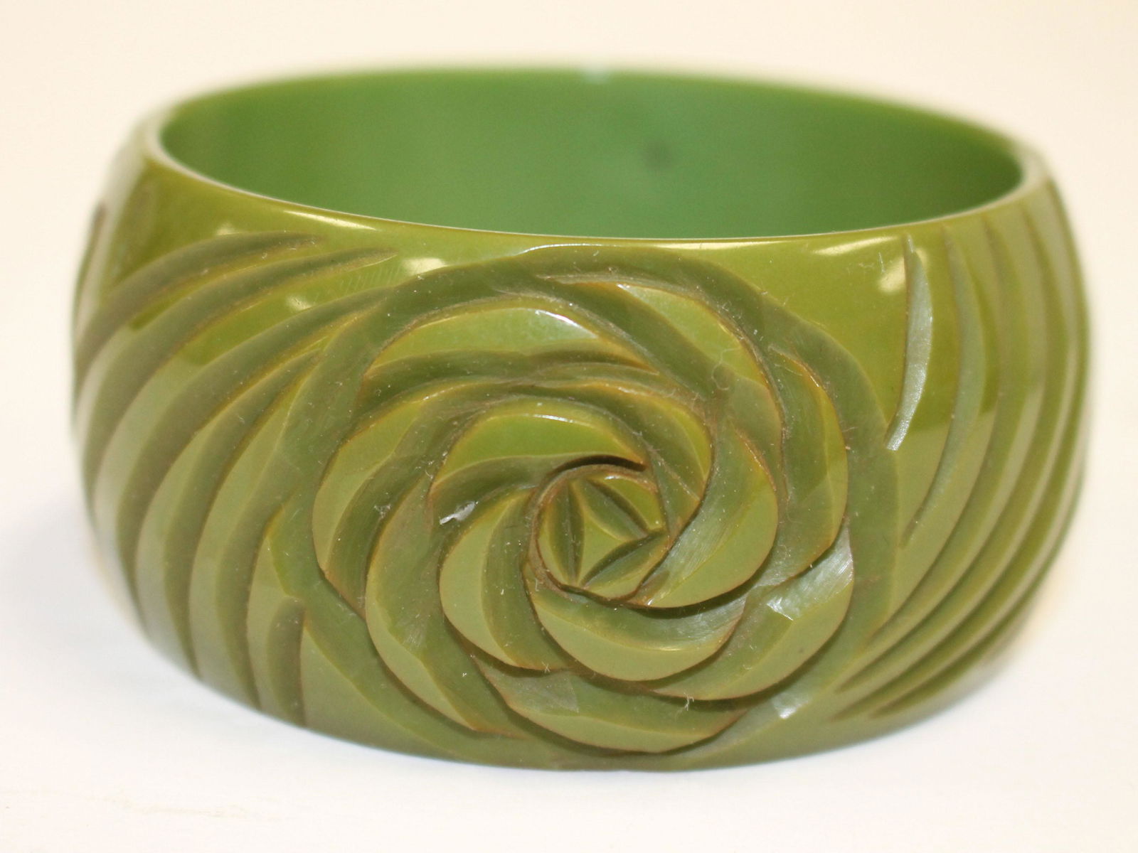 Vintage Bakelite carved green bangle bracelet - 3" diam (1 of 2)