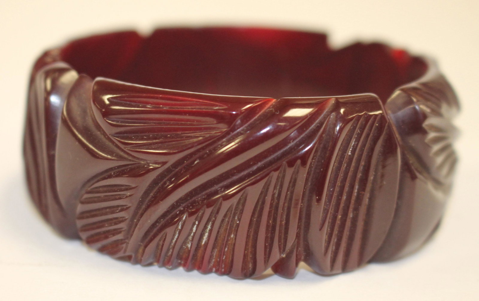 Vintage Bakelite carved burgundy bangle bracelet - 2: Vintage Bakelite carved burgundy bangle bracelet - 2 3/4" diam