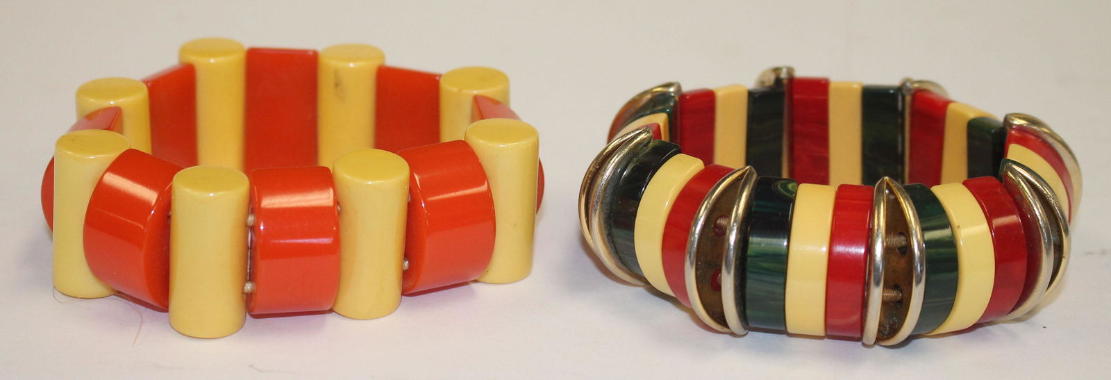 2 Vintage Bakelite stretch bracelets incl 1 w yellow, (1 of 3)