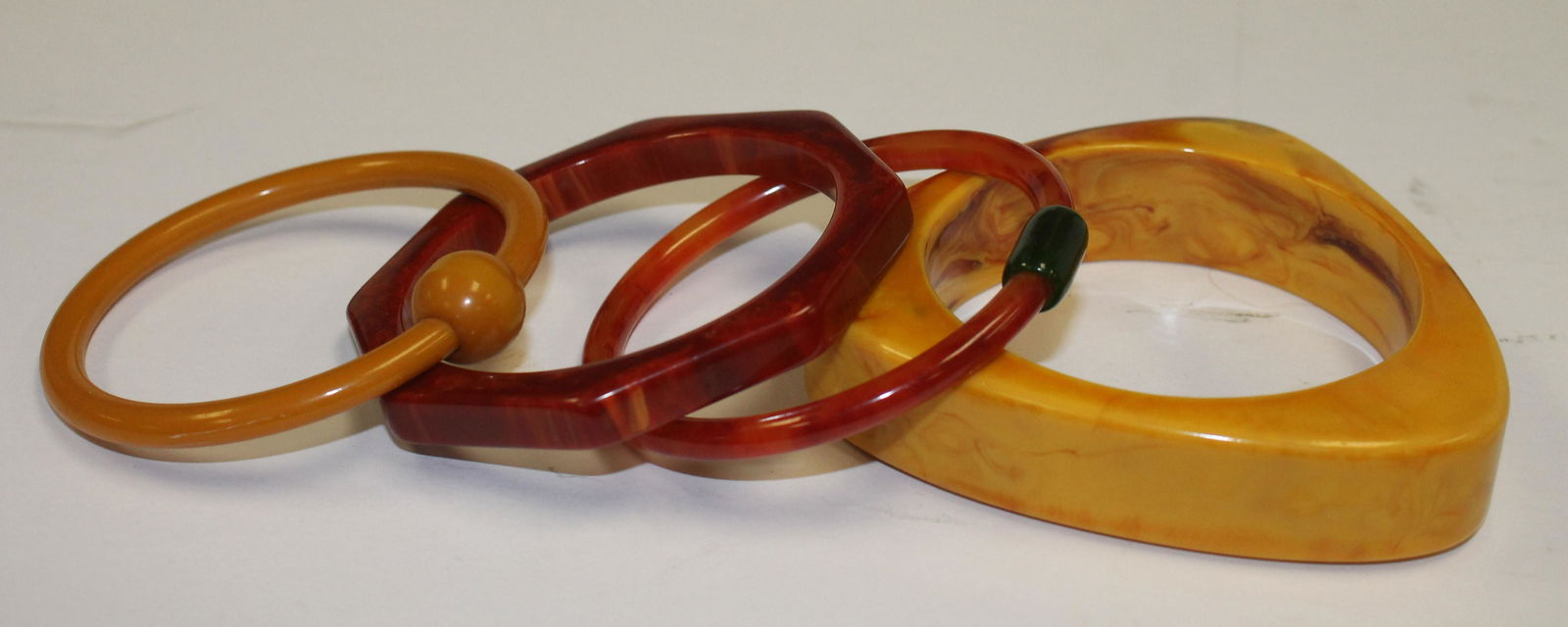 4 Vintage Bakelite bangles bracelets in orangle & (1 of 5)