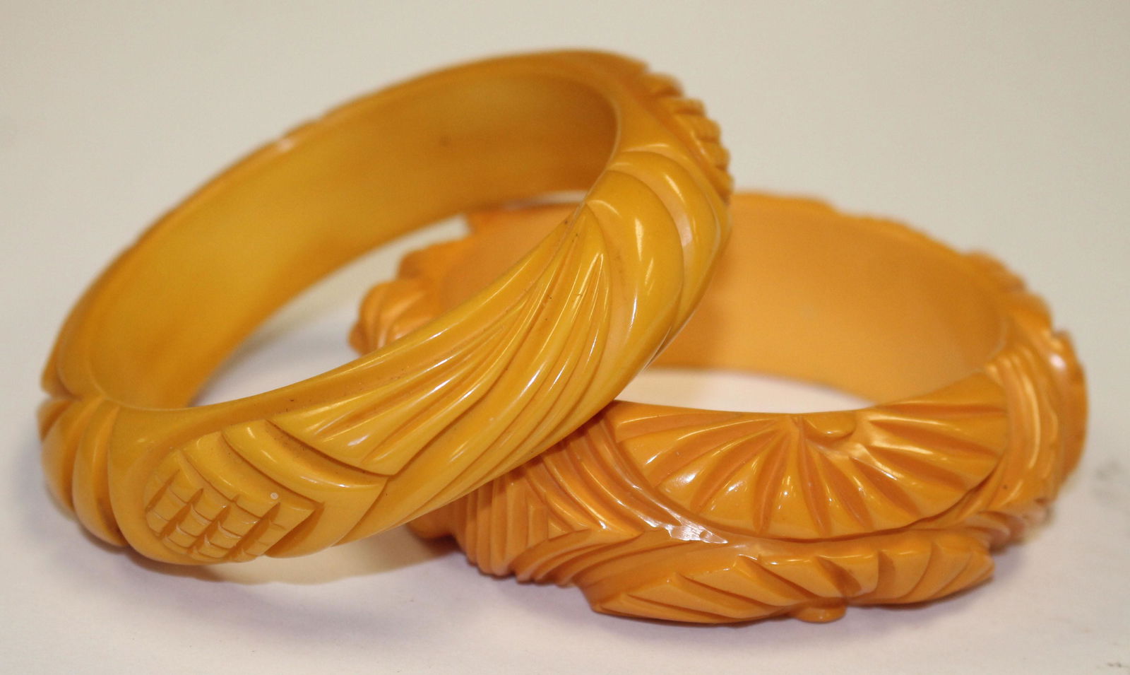 2 Vintage Bakelite carved yellow bangle bracelets - 3 (1 of 3)