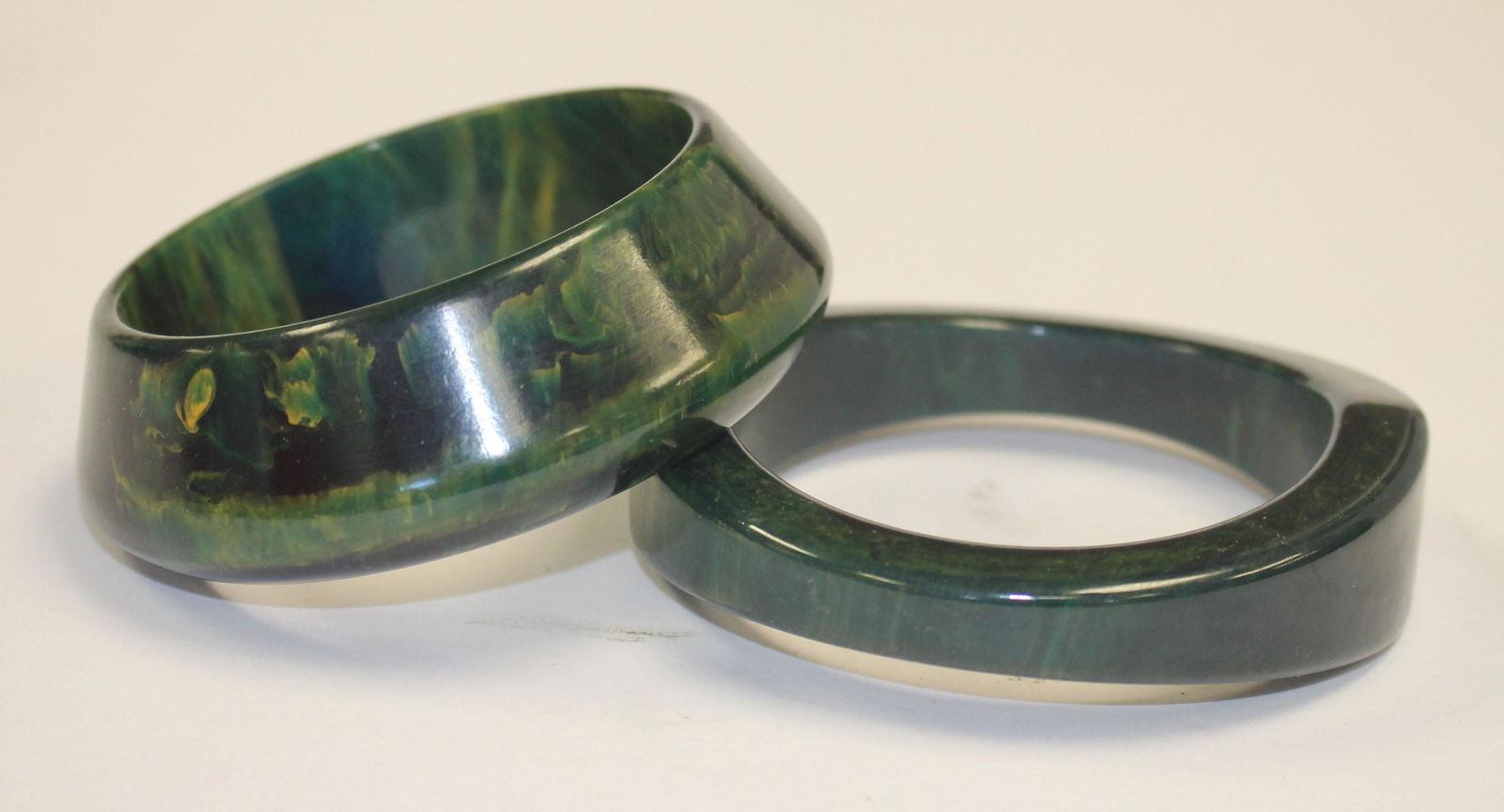 2 Vintage Bakelite green marble bangle bracelets - 3 (1 of 3)