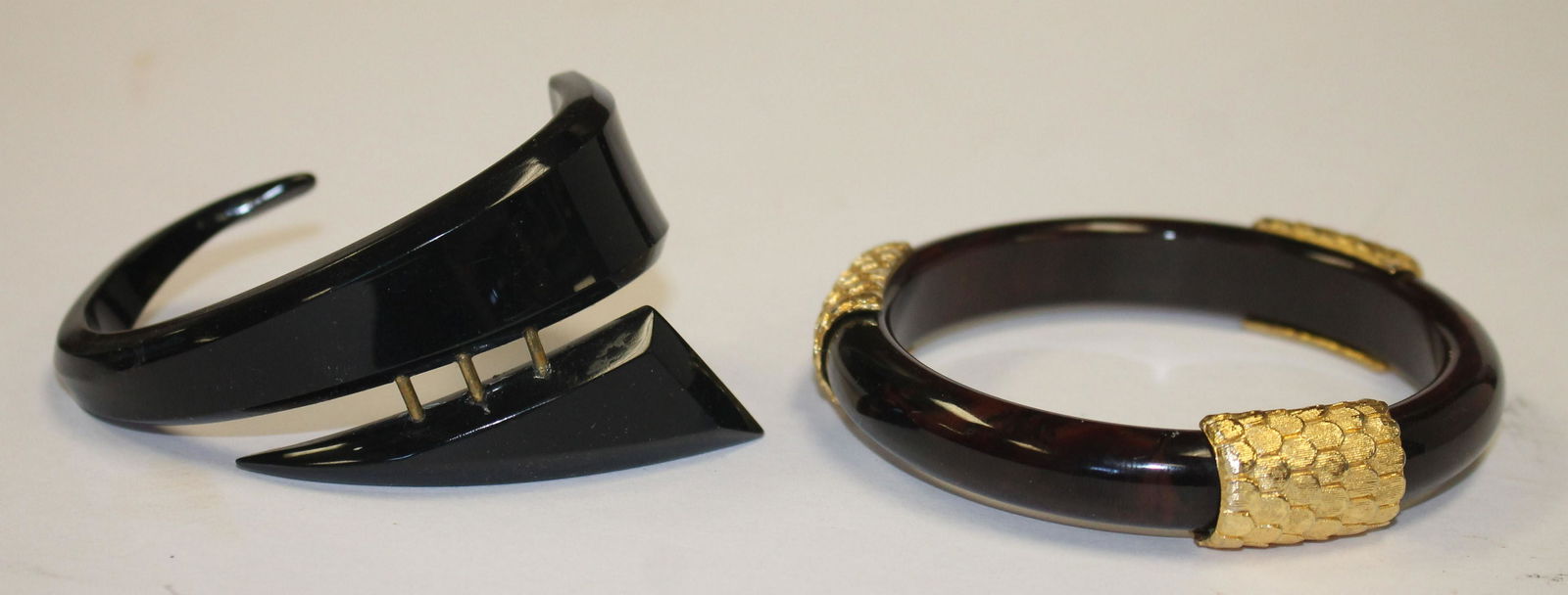 2 Vintage Bakelite bracelets incl ebony cuff & tortoise (1 of 3)