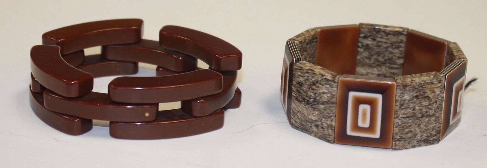 2 Vintage Bakelite bracelets incl a brown chain link (1 of 3)