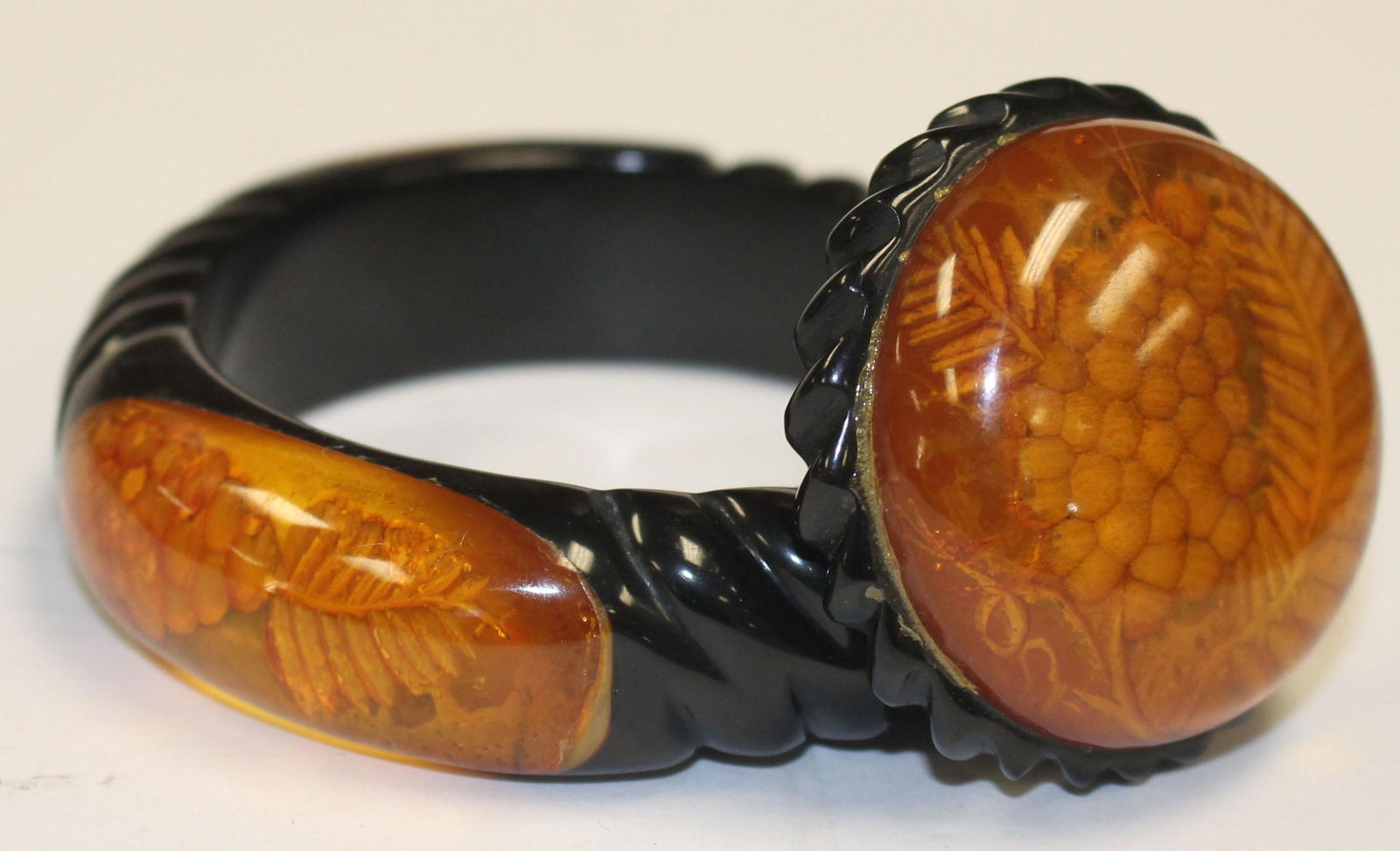 Vintage Bakelite jewelry set w an ebony carved bangle w (1 of 6)
