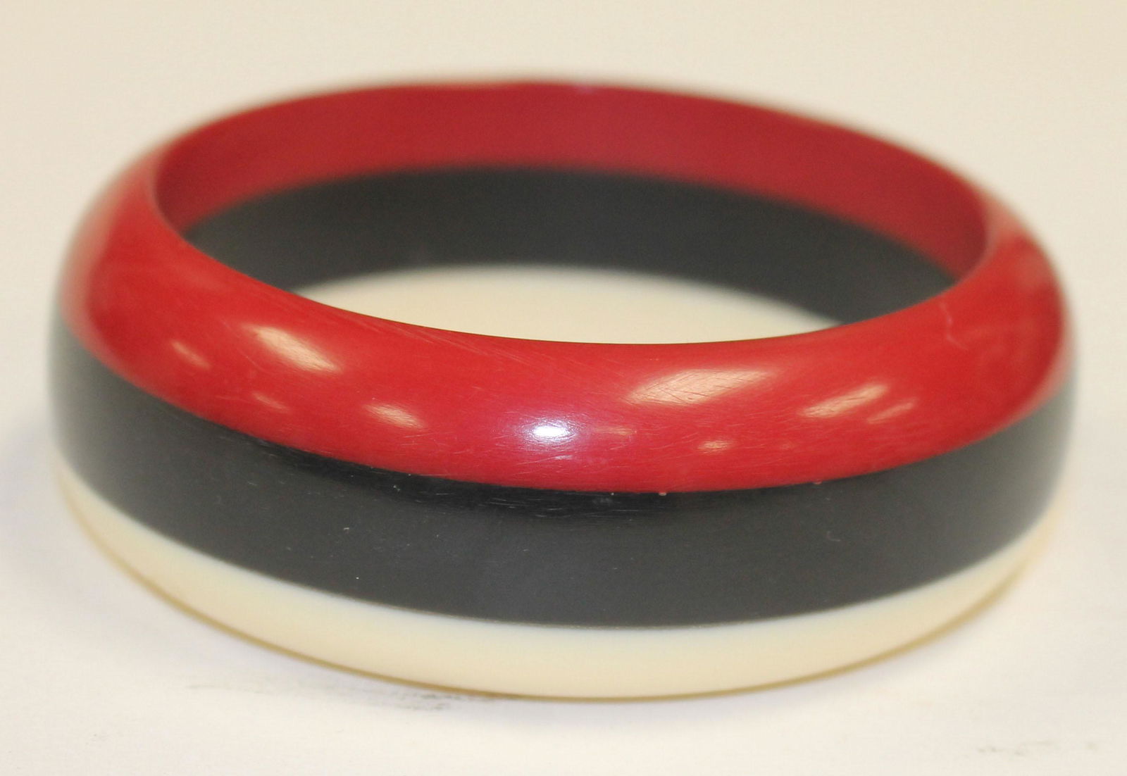 Vintage Bakelite laminated red, black & white bangle (1 of 1)