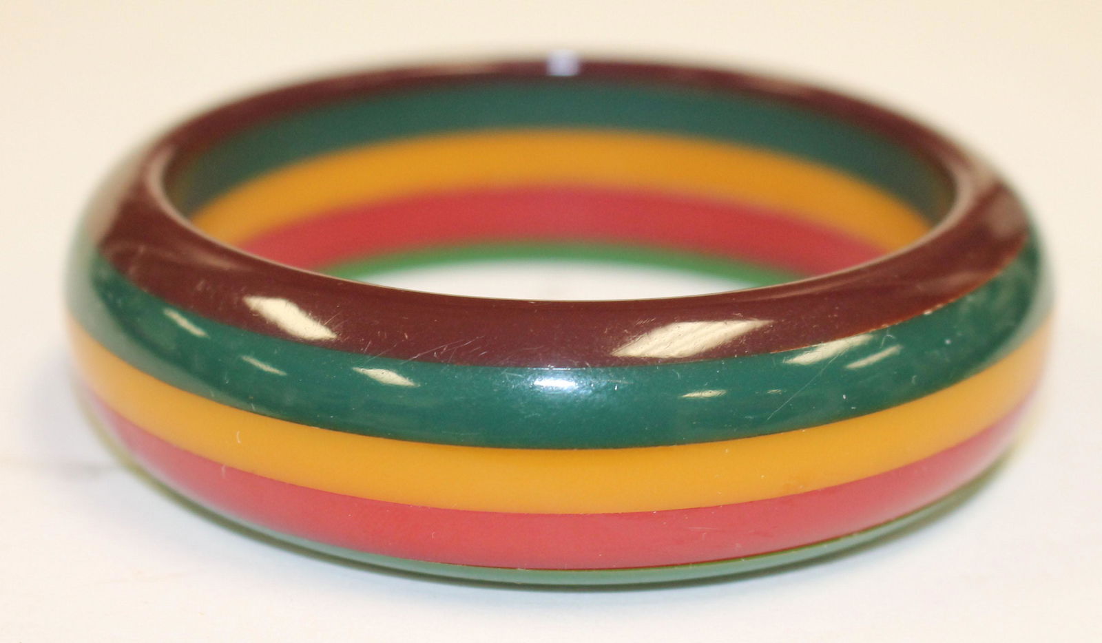 Vintage Bakelite kaminated multi color bangle bracelet (1 of 1)