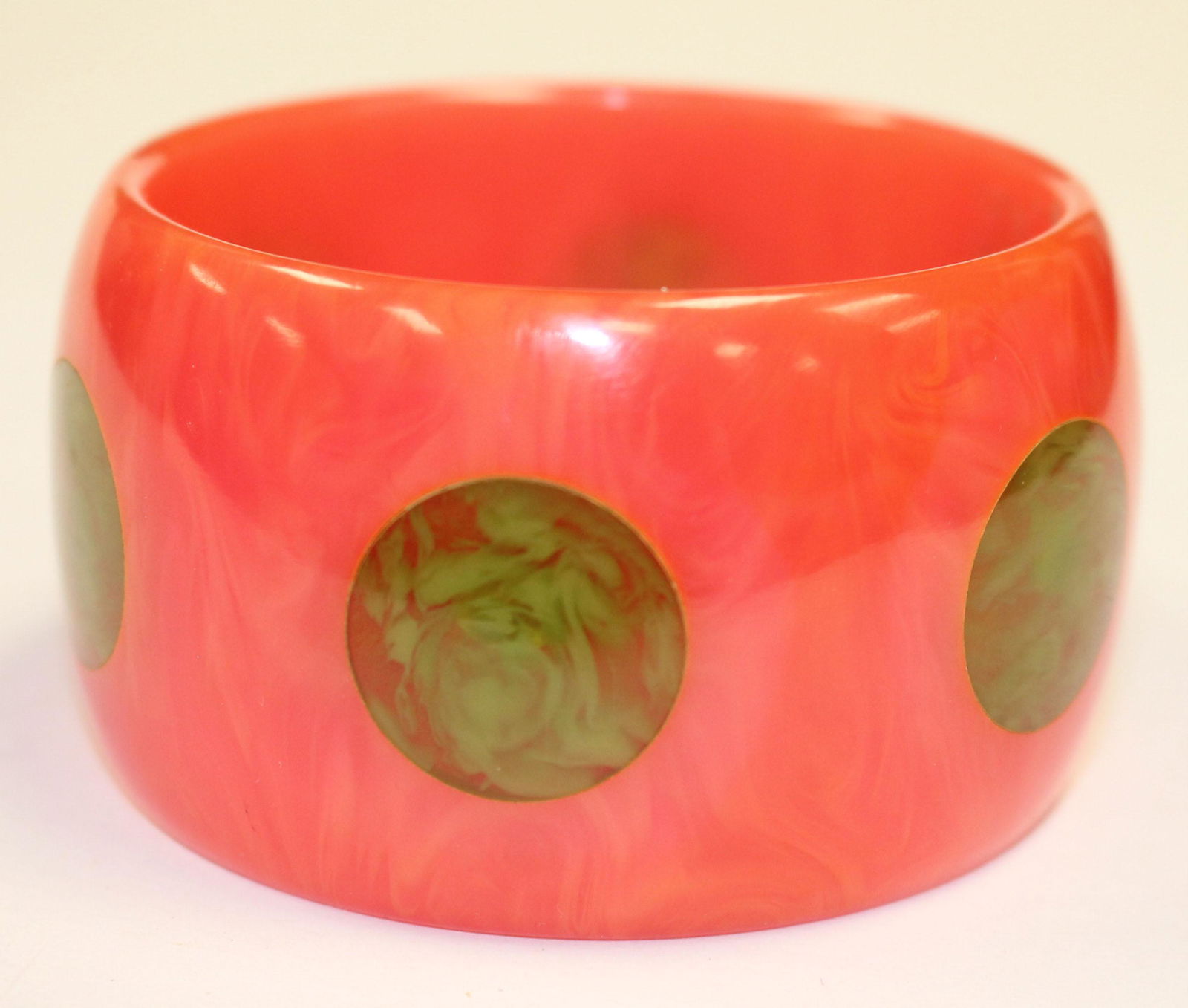 Vintage Bakelite pink bangle bracelet laminated green (1 of 1)
