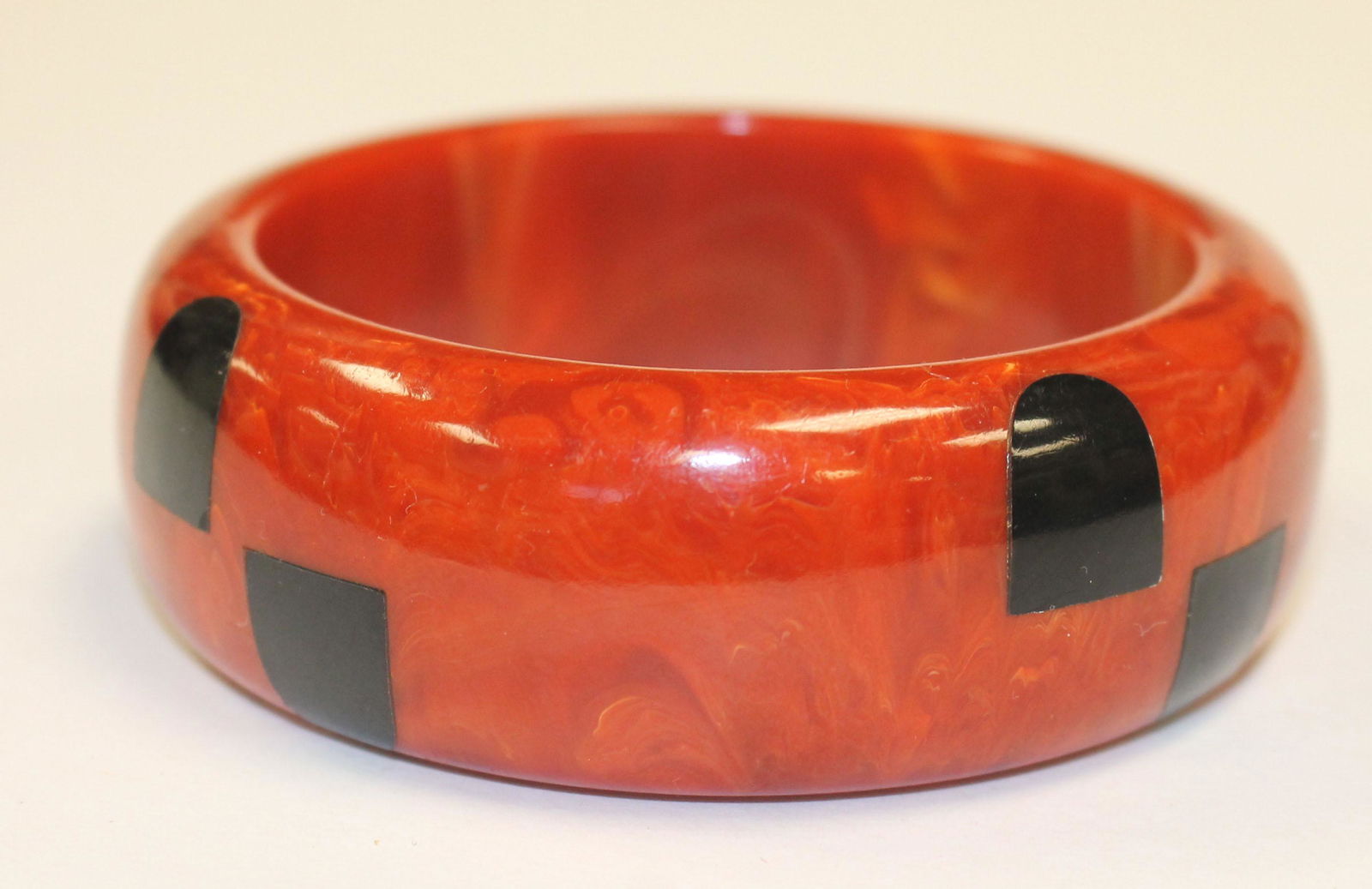 Vintage Bakelite red laminated w black bangle bracelet (1 of 2)