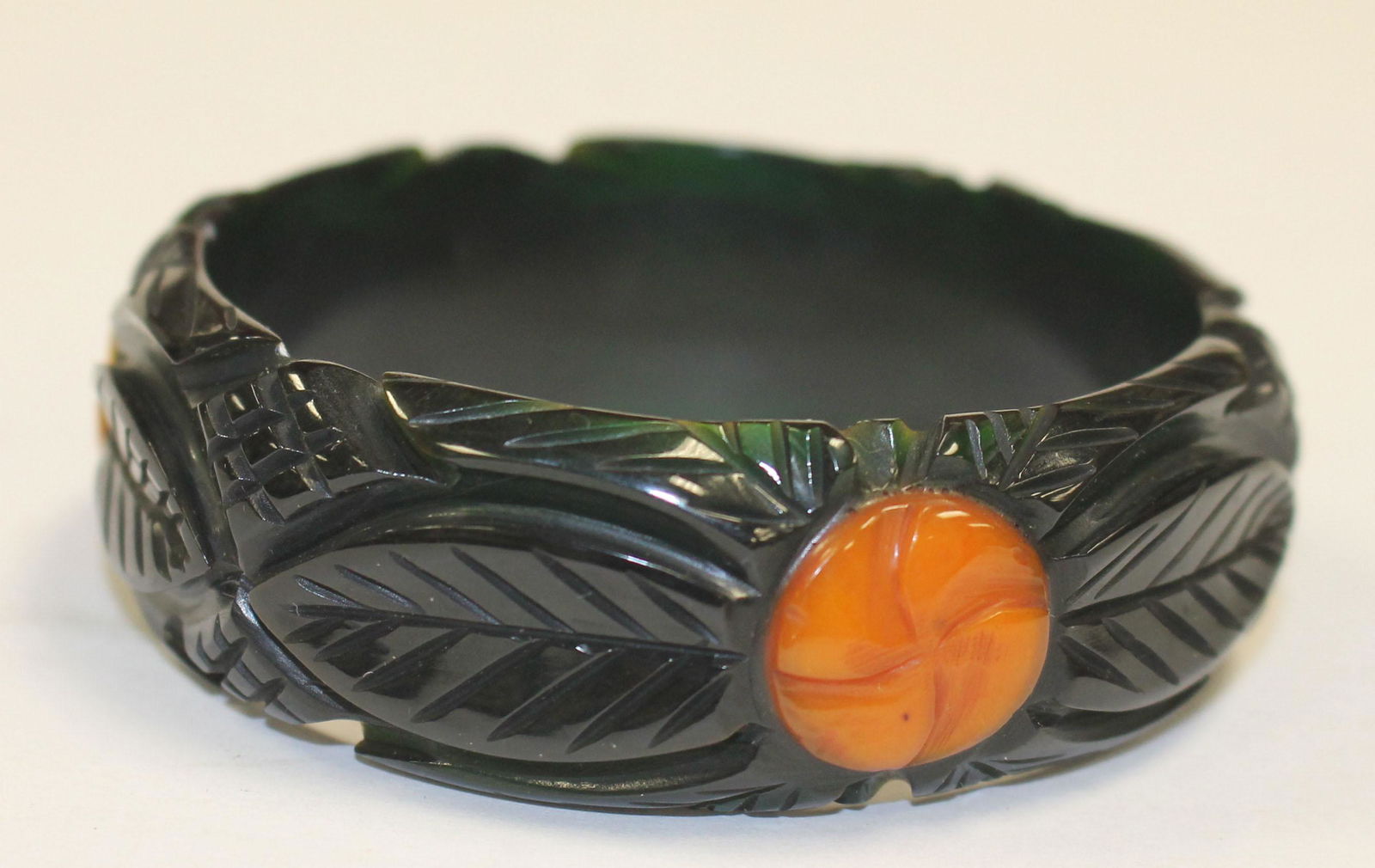 Vintage Bakelite deep forest green bangle w applied dec (1 of 3)