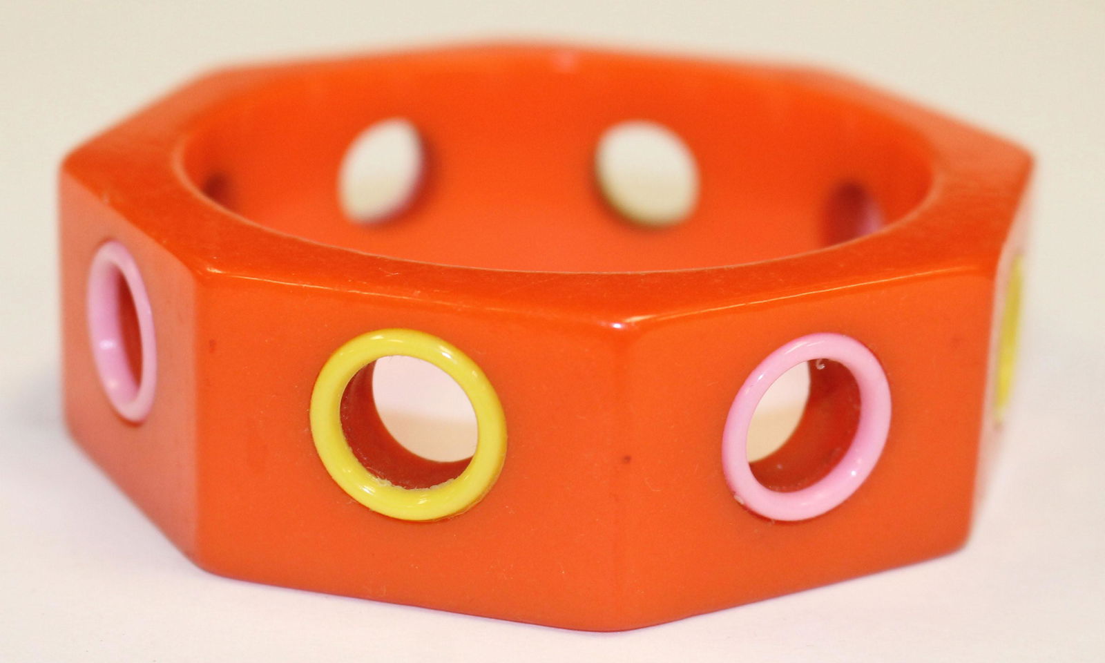 Vintage Bakelite orange bangle bracelet w piecred (1 of 1)