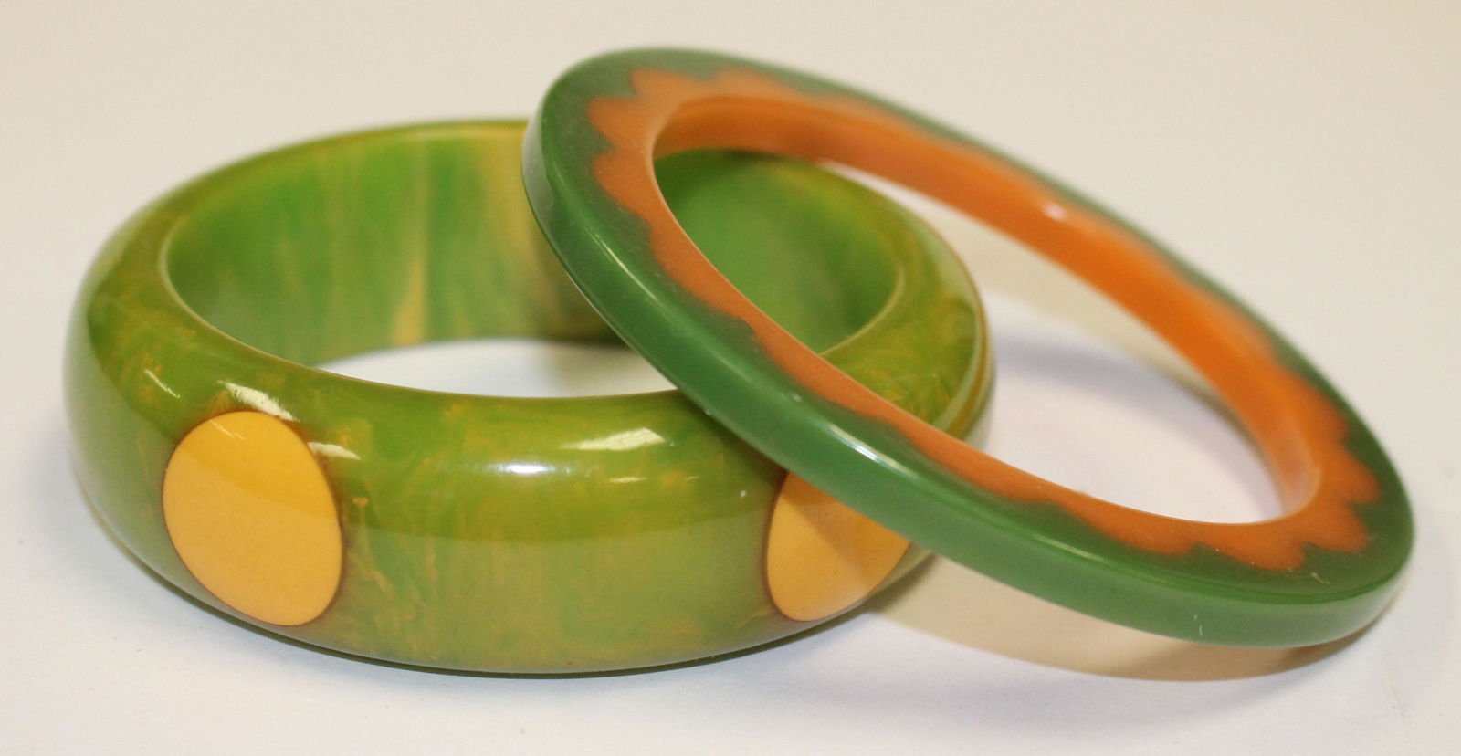 2 Vintage Bakelite laminated green & yellow bangle (1 of 3)