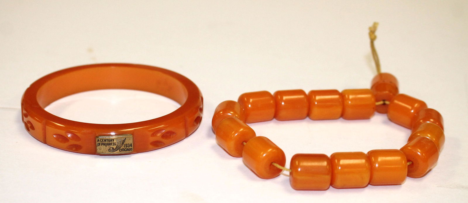 2 Vintage Bakelite orange bracelets incl a World's Fair (1 of 4)
