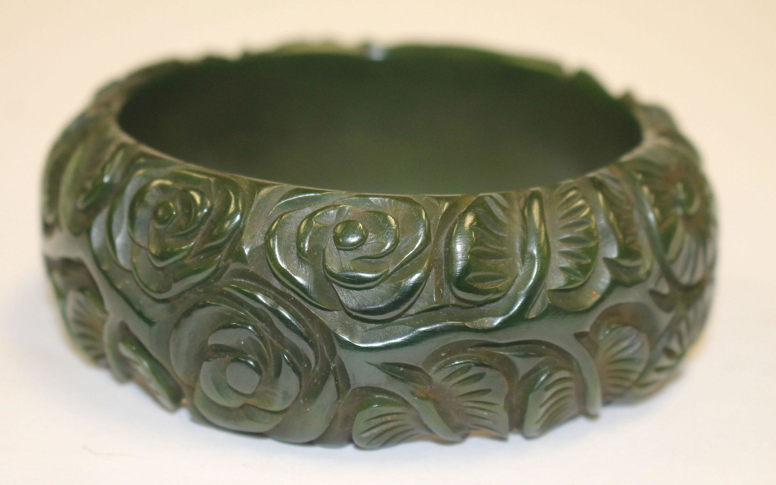 Vintage Bakelite carved green bangle bracelet w leaf & (1 of 1)