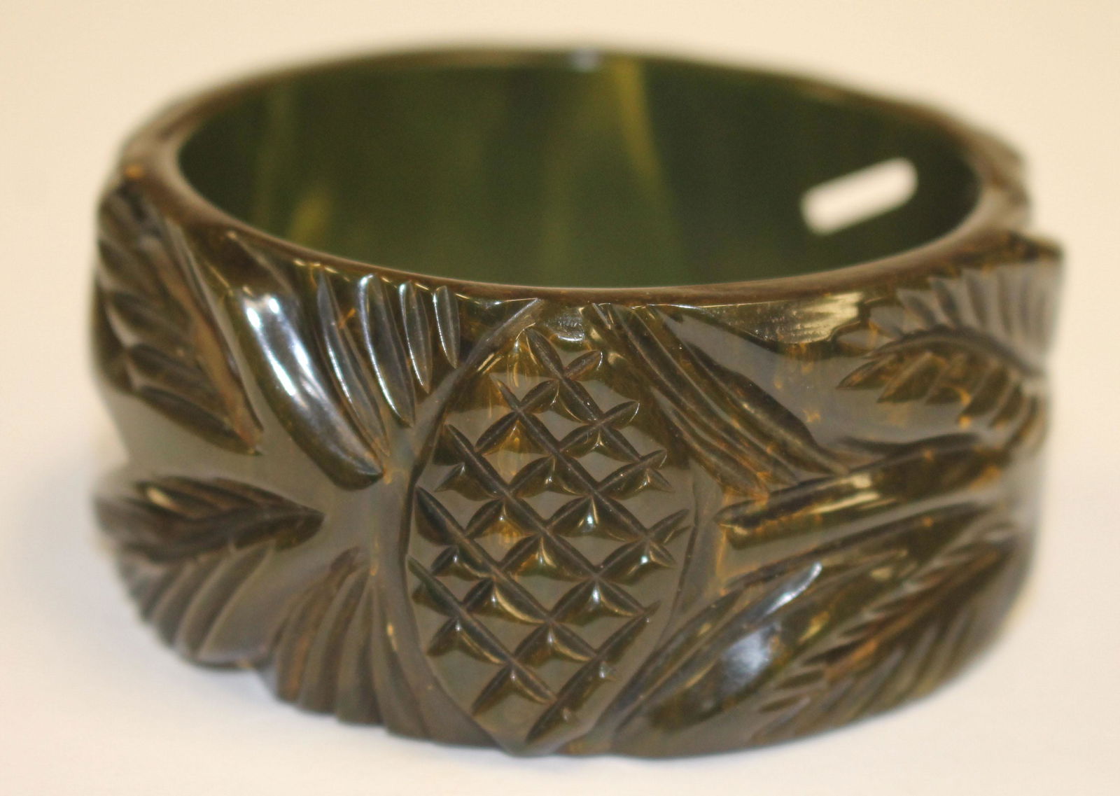 Vintage Bakelite carved green marbled bangle bracelet w (1 of 2)