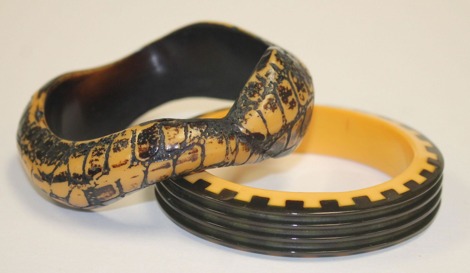 2 Vintage Bakelite bangle bracelets - 1 in snake form, (1 of 3)