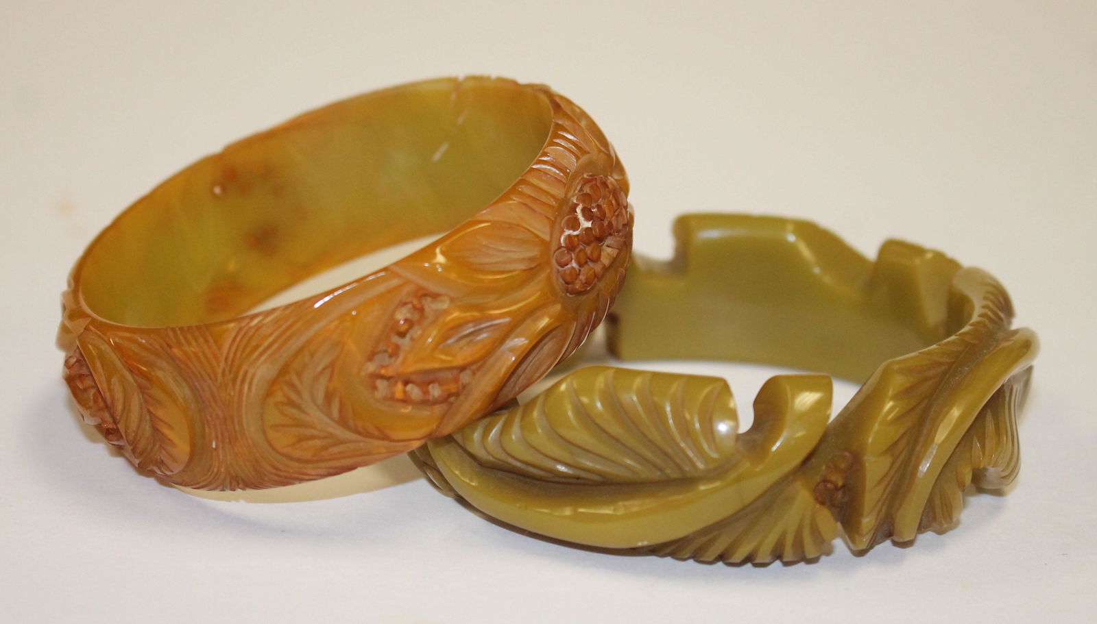 Vintage Bakelite carved bangle bracelet w floral & (1 of 3)