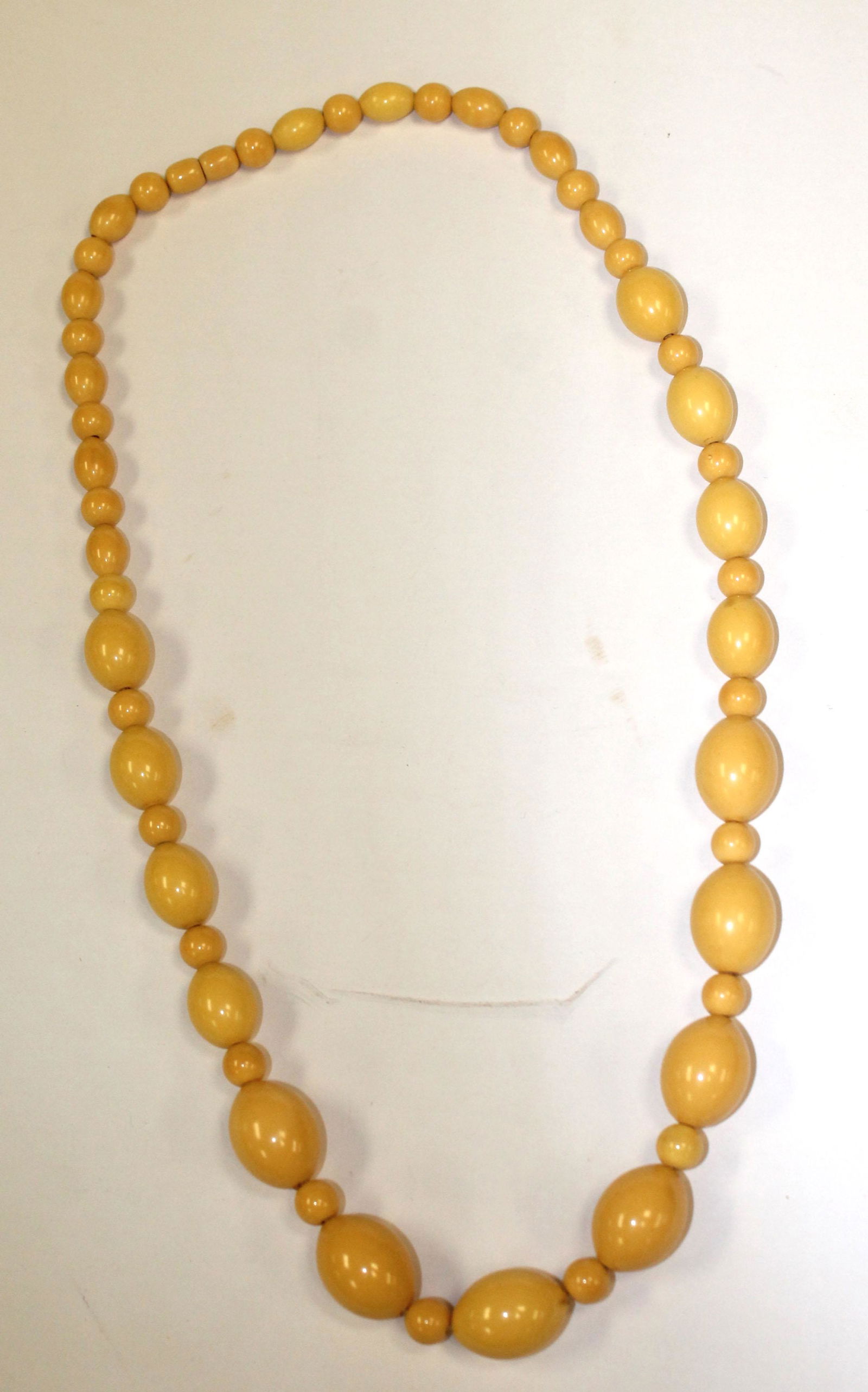 Vintage Bakelite graduated bead yellow necklace - 14" (1 of 2)