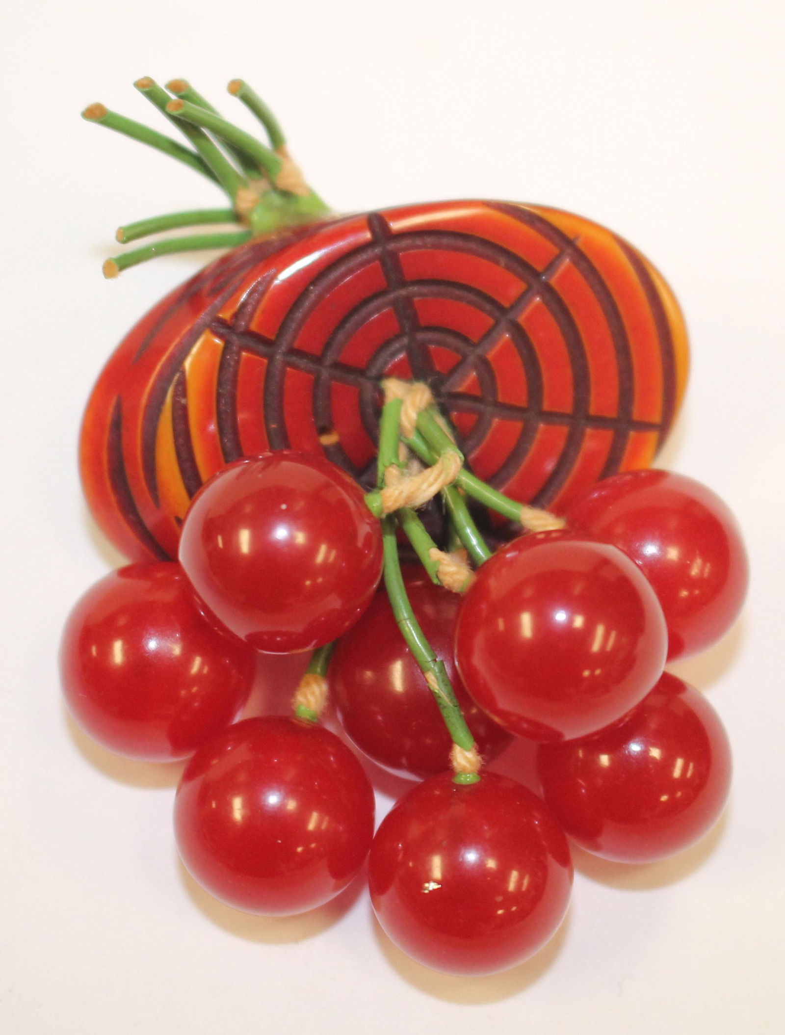Vintage Bakelite dangling cherries pin - 1 1/2" x 1 (1 of 2)