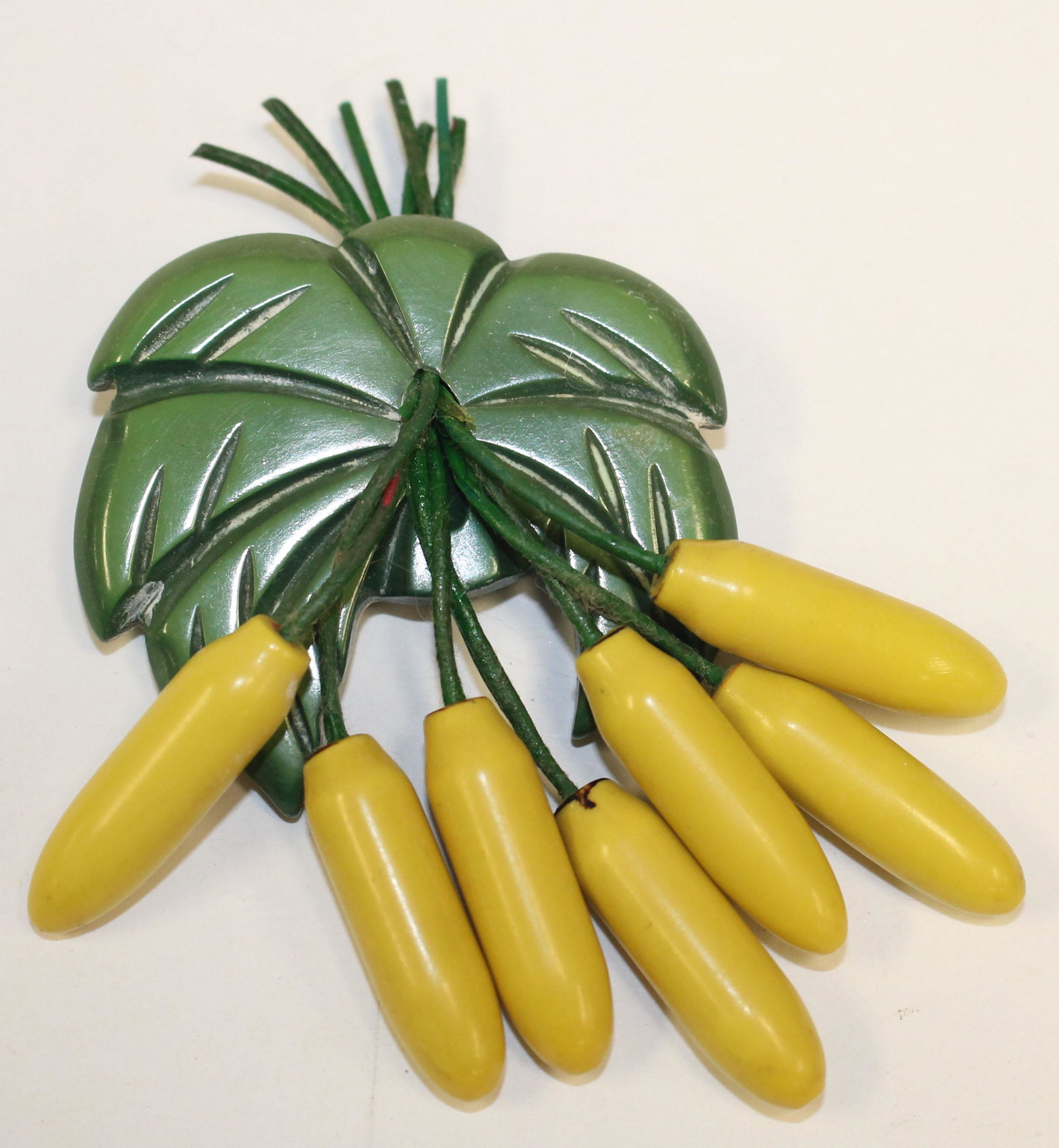 Vintage Bakelite banana tree pin - 2 1/2"x3": Vintage Bakelite banana tree pin - 2 1/2"x3"