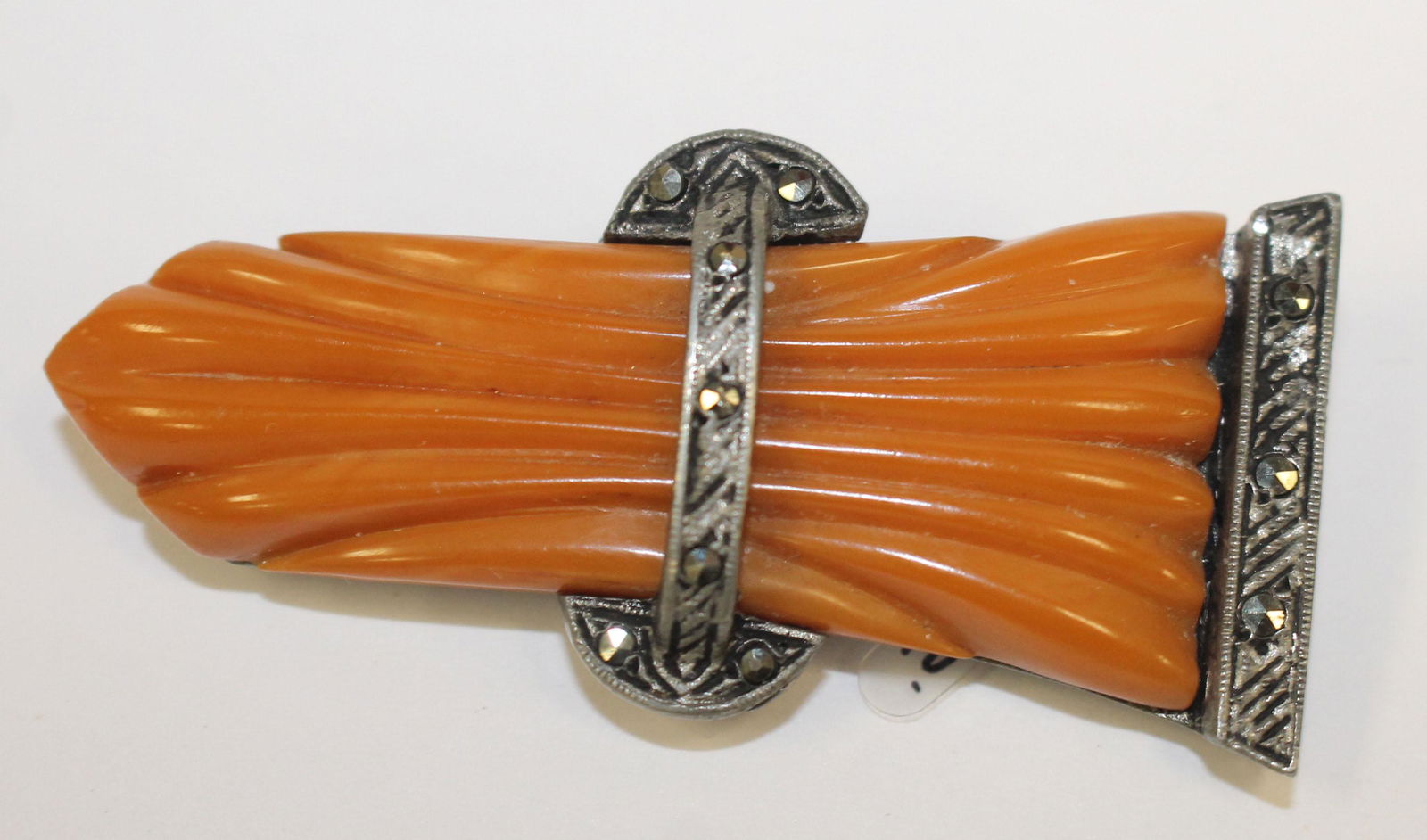 Vintage Bakelite carved butterscotch sheaf of wheat pin (1 of 3)