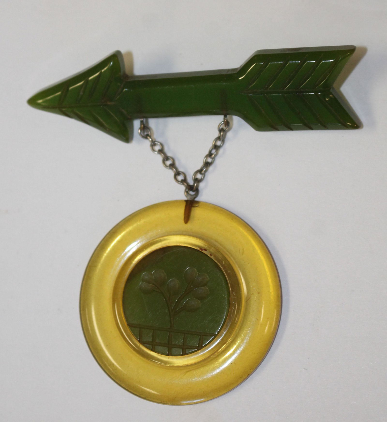 Vintage Bakelite apple juice & green pin w carved arrow (1 of 3)