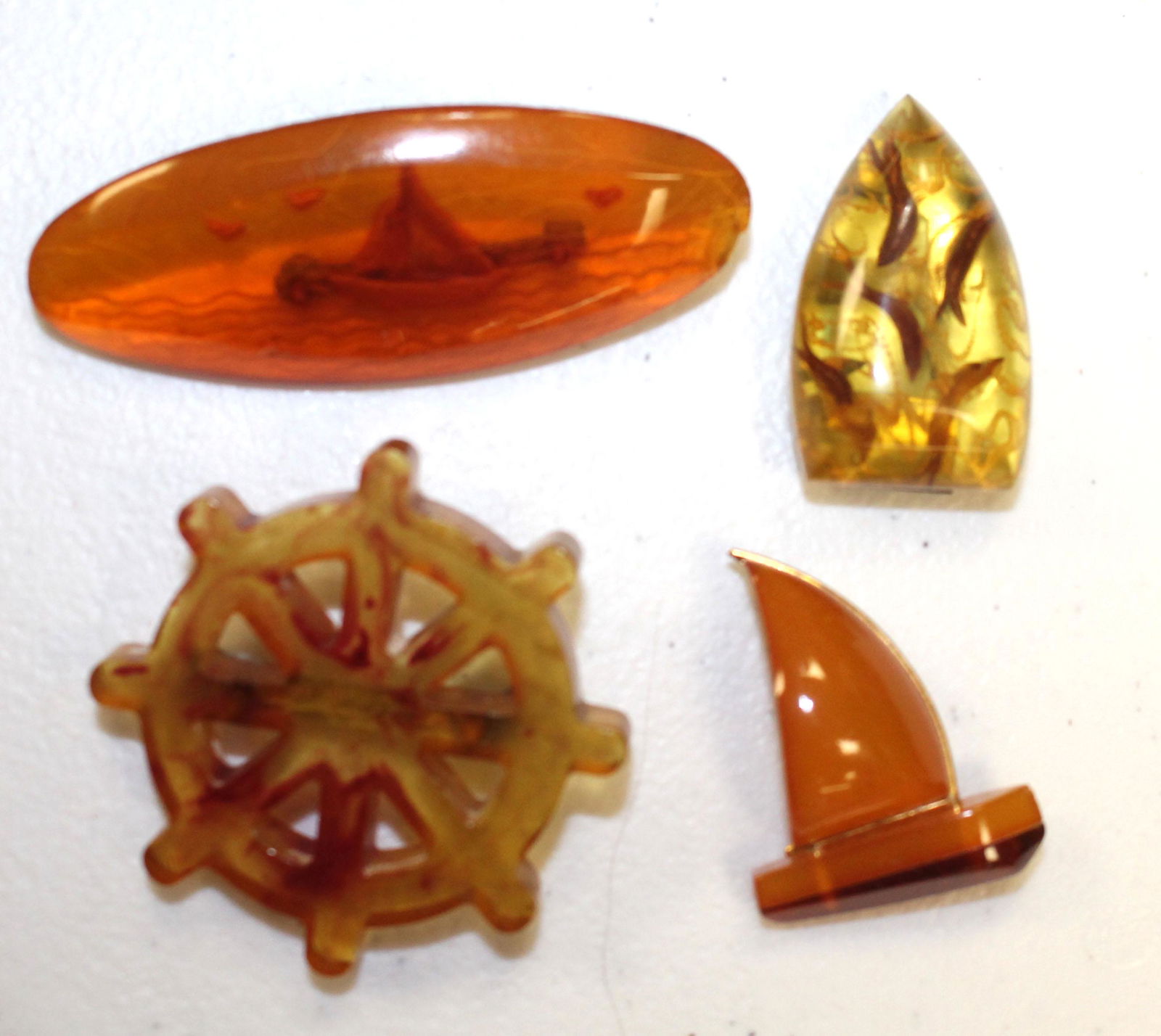 lot of 4 Vintage Bakelite apple juice nautical themed (1 of 4)