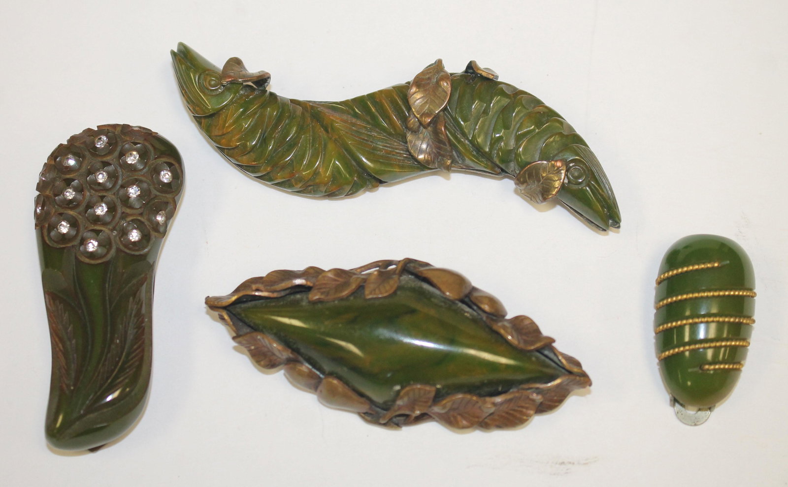 lot of 4 Vintage Bakelite green marbled items incl pins: lot of 4 Vintage Bakelite green marbled items incl pins & clips w brass or rhinestone dec - 2 1/2" - 3 1/2"