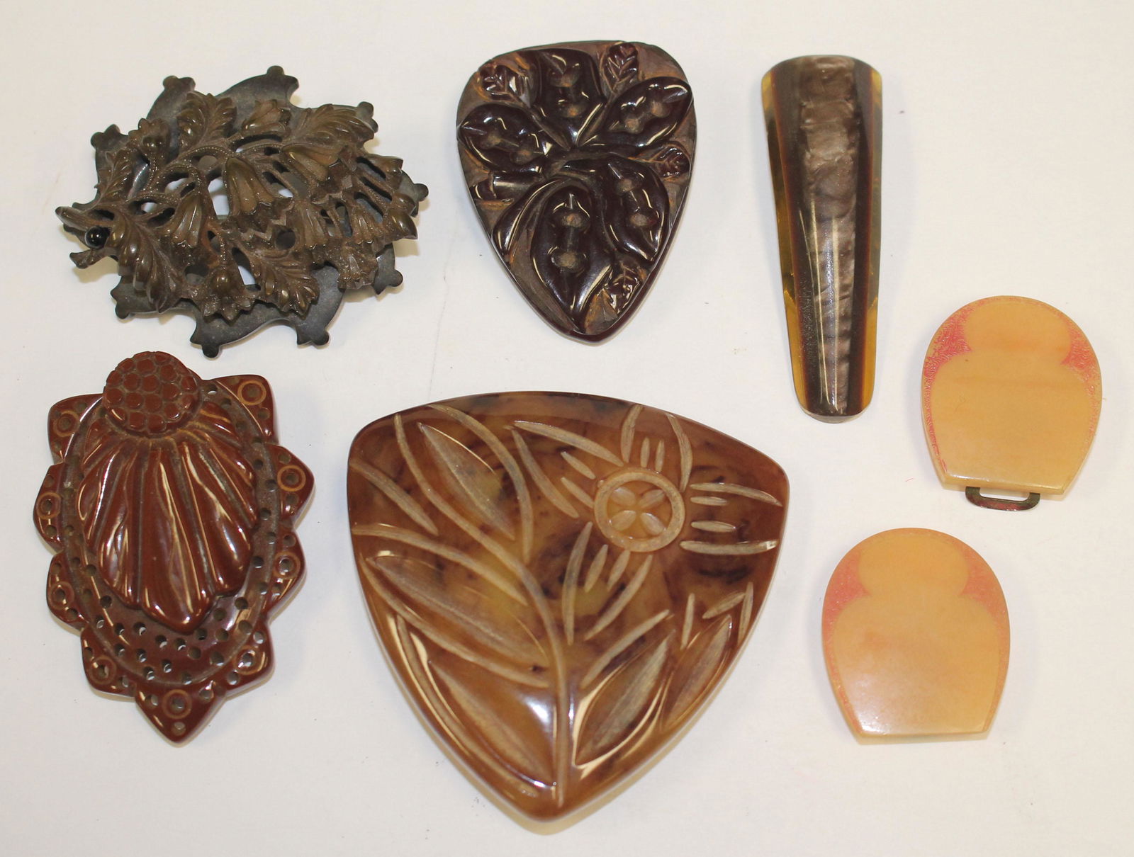 lot of 7 Vintage Bakelite carved brown clips, pins & (1 of 5)