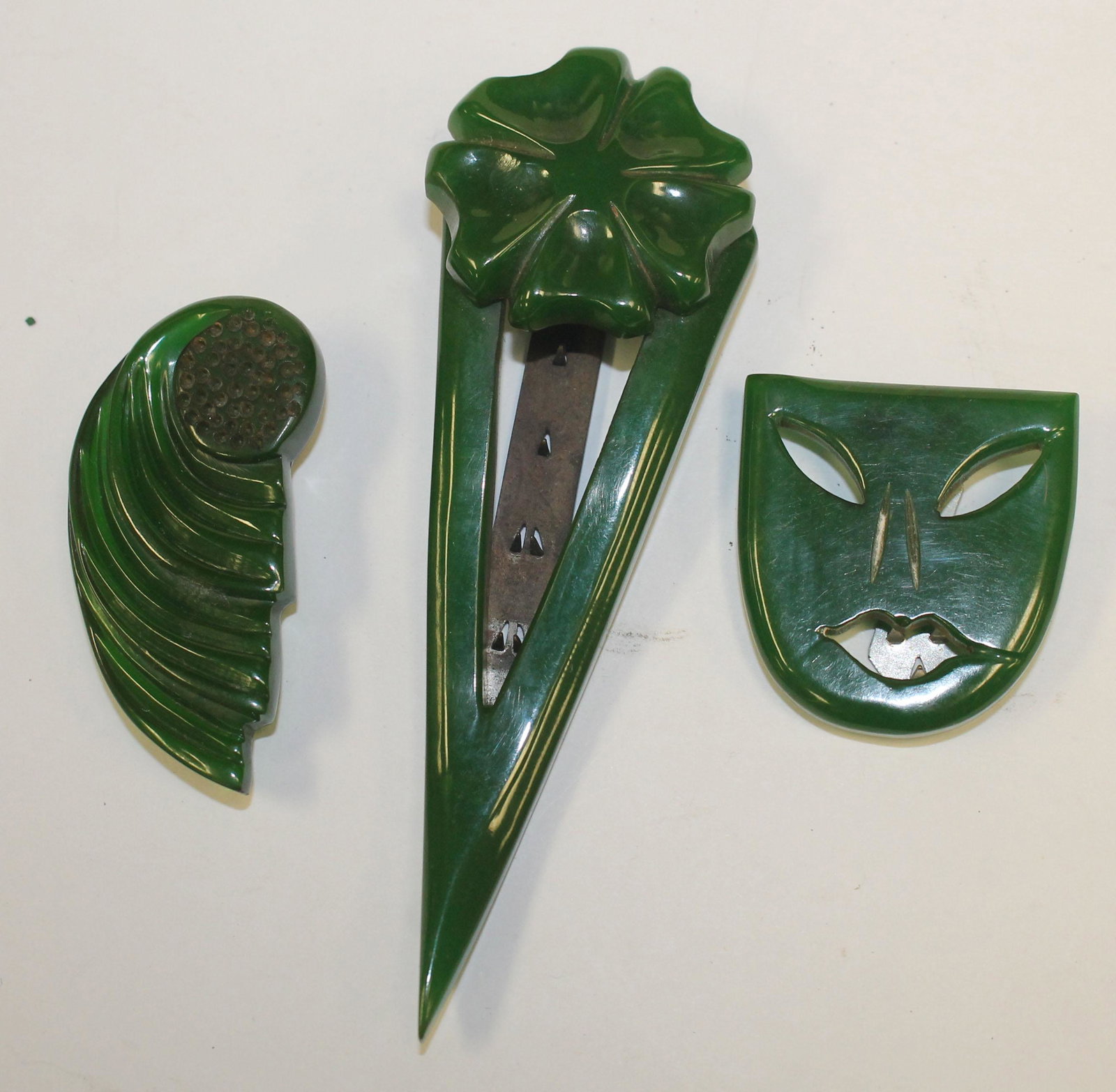lot of 3 Vintage Bakelite carved green clips incl face,: lot of 3 Vintage Bakelite carved green clips incl face, floral & leaf - 1 1/2", 2" & 4 1/2"