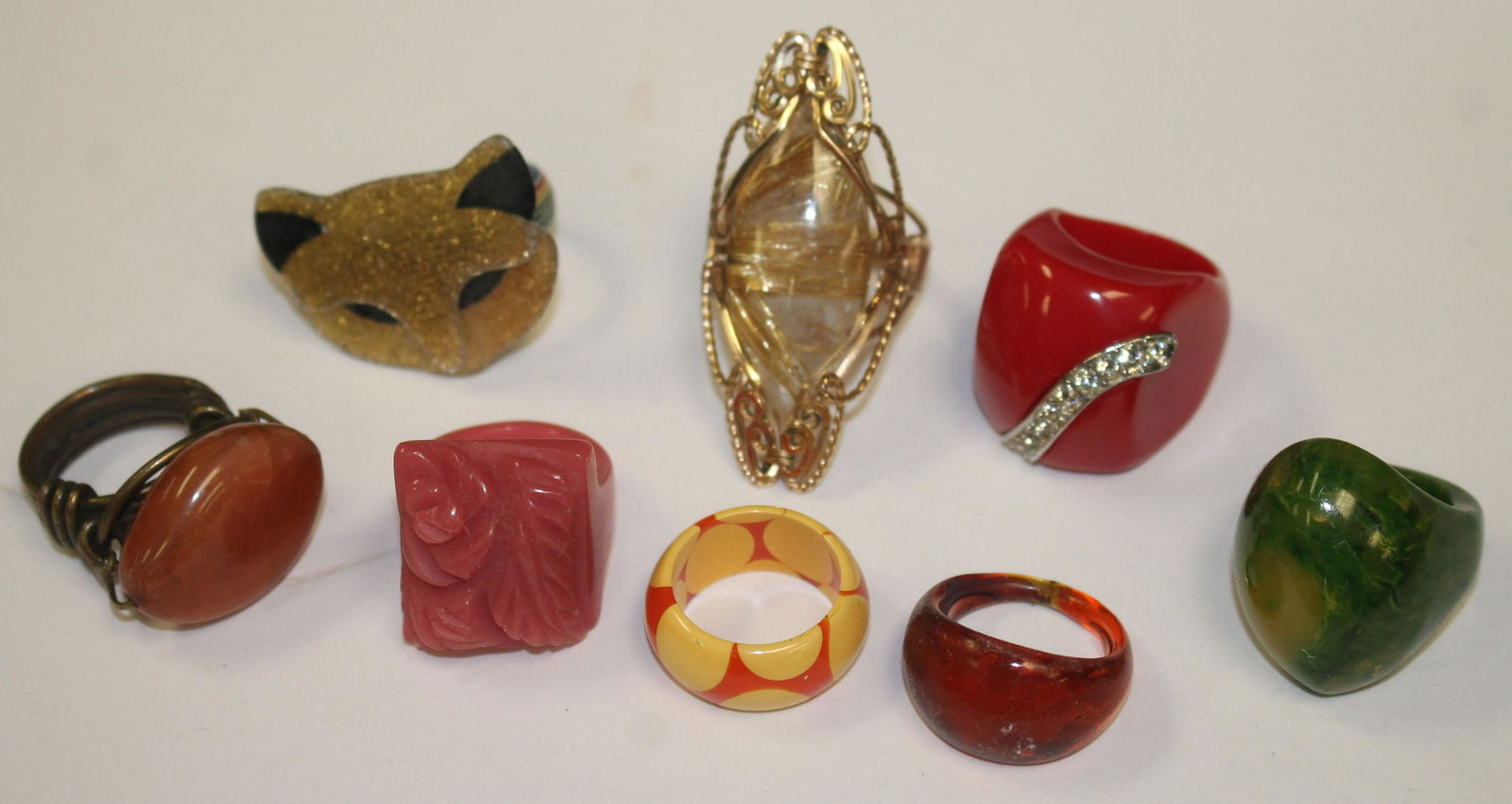 lot of 8 Vintage Bakelite rings (1 of 6)