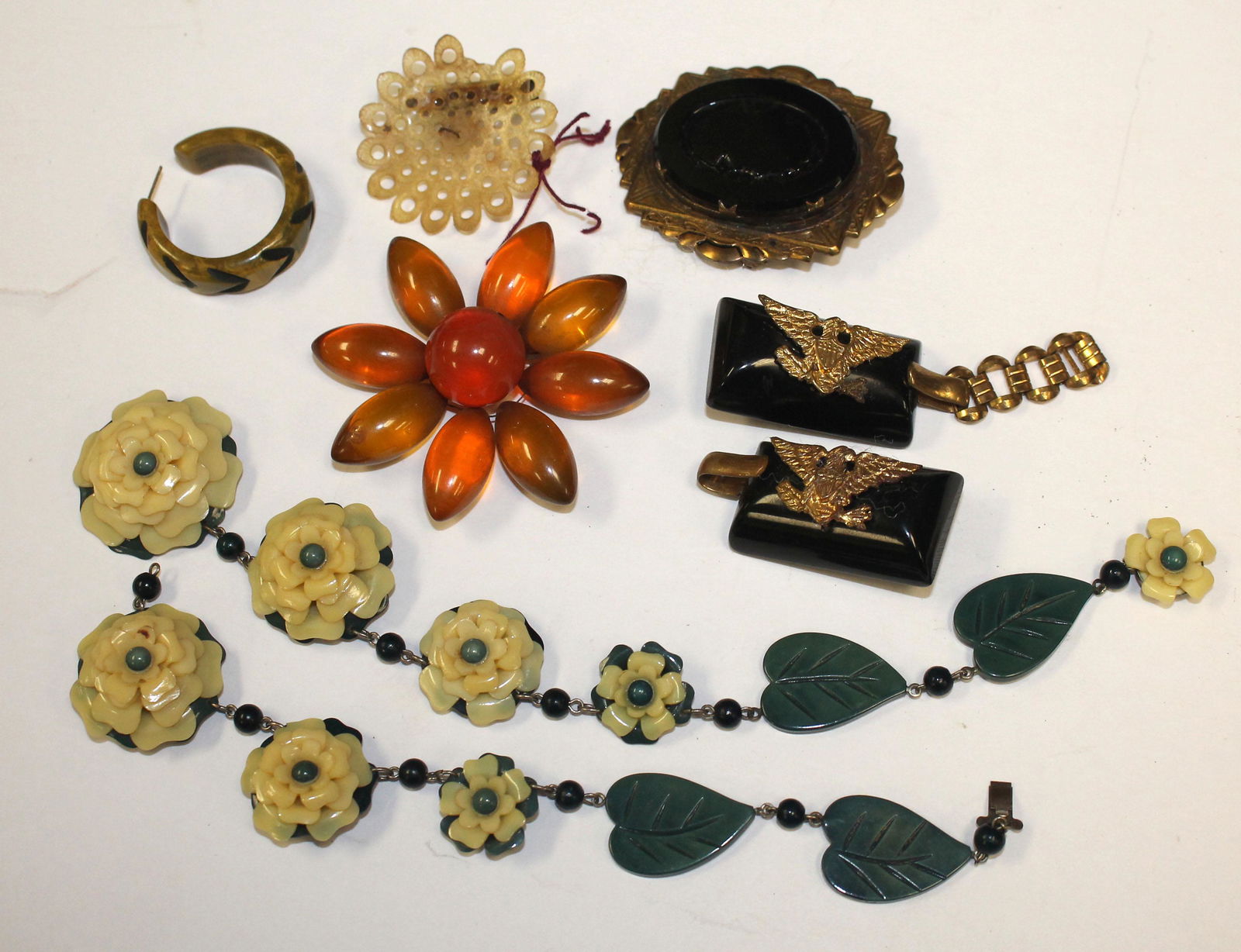 lot of misc Vintage Bakelite & other materials parts & (1 of 5)